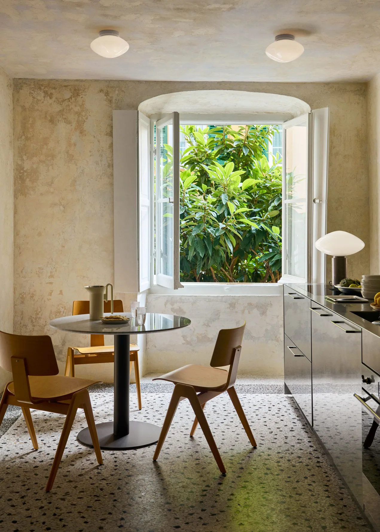 Mist AP22 lampa sufitowa/ścienna Ø25 cm, White-opal glass &Tradition