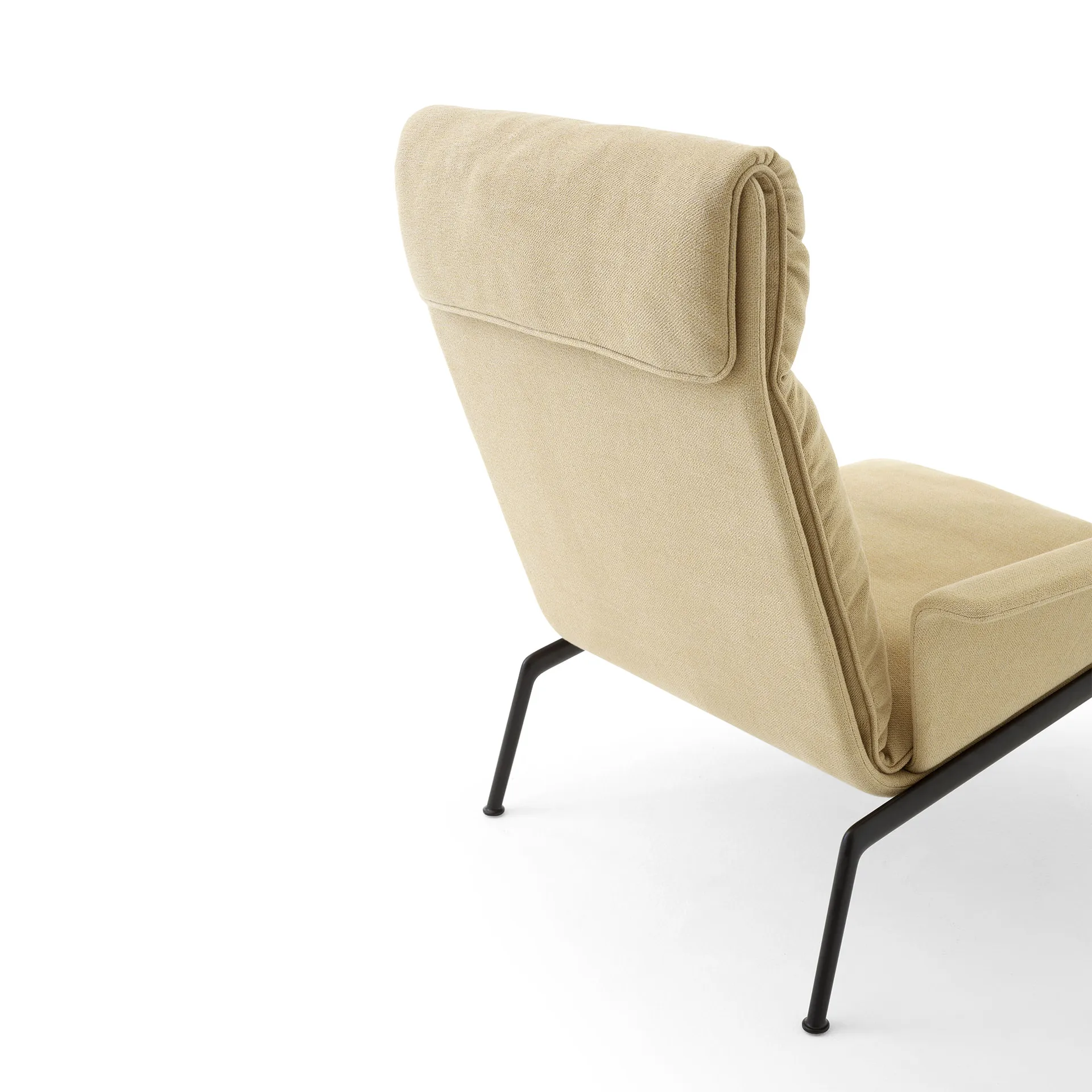 Muno LN17 High back fotel lounge, Warm black-Clay 0007 &Tradition