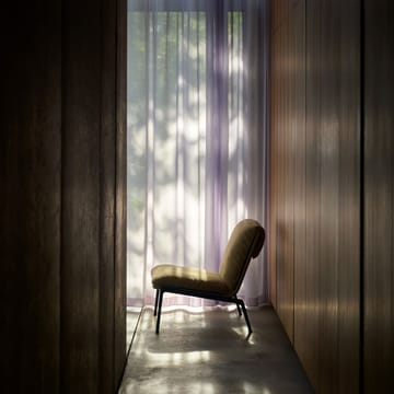 Muno LN18 fotel lounge - Warm black-Clay 0007 - &Tradition
