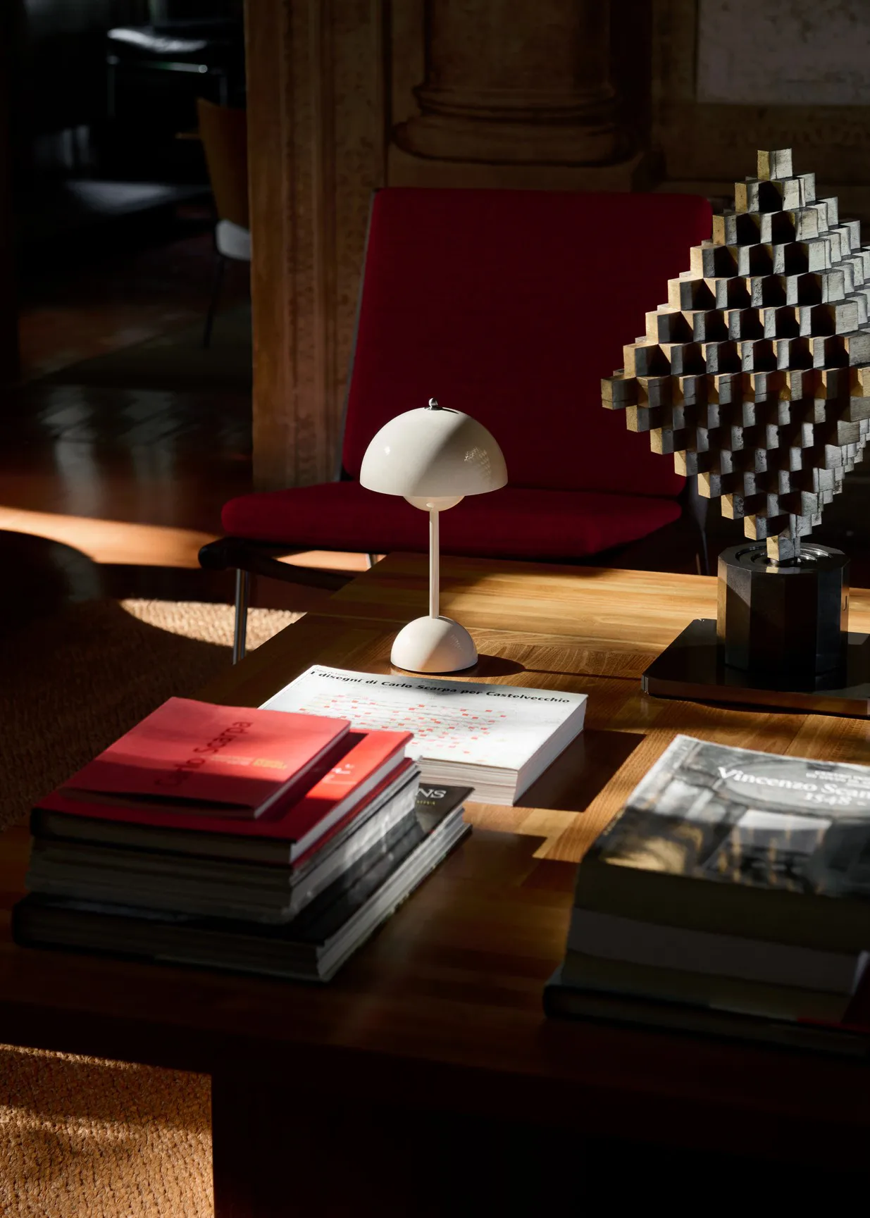 Przenośna lampa stołowa Flowerpot VP9, Ivory &Tradition