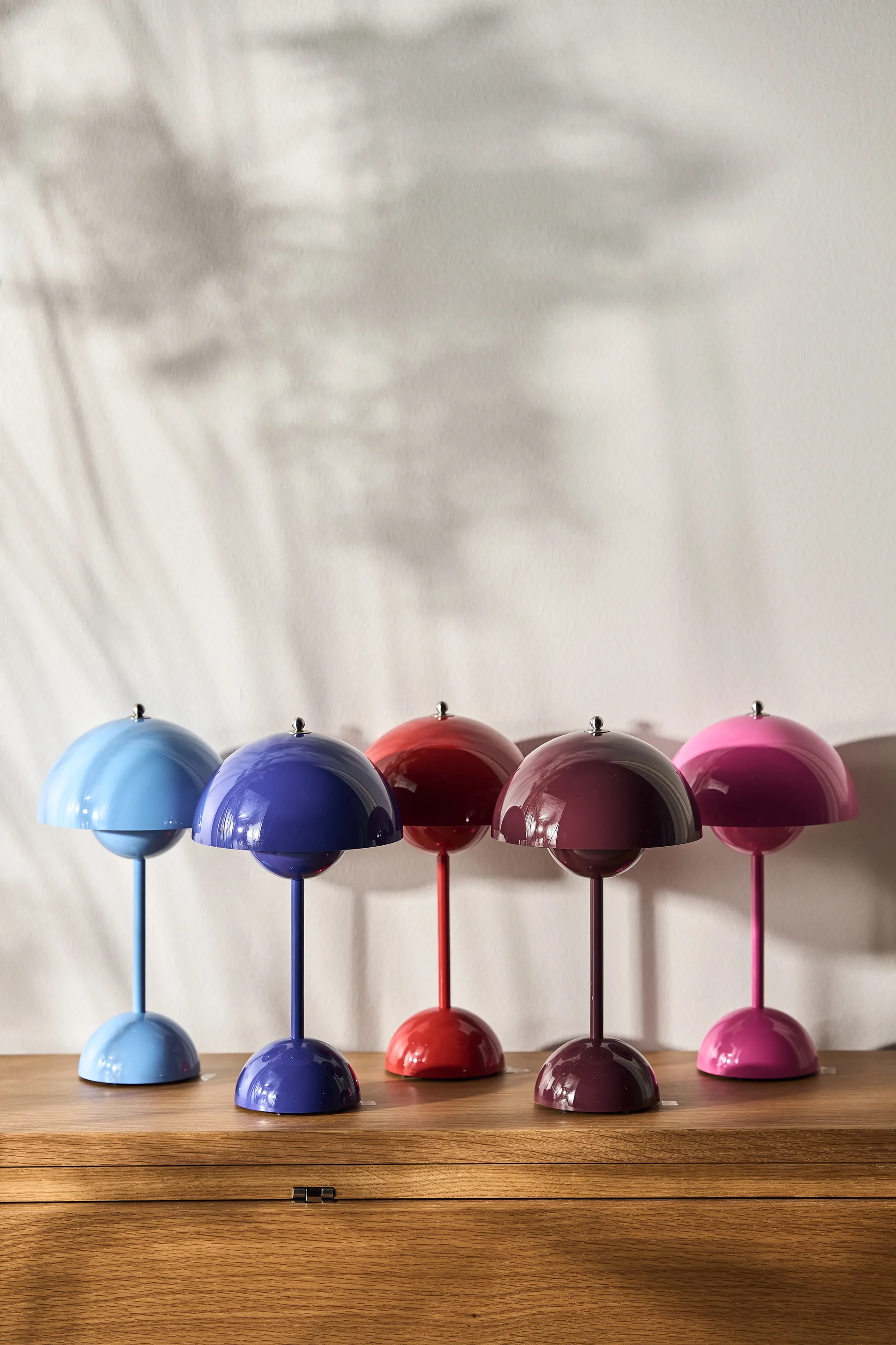 Przenośna lampa stołowa Flowerpot VP9, Swim blue &Tradition