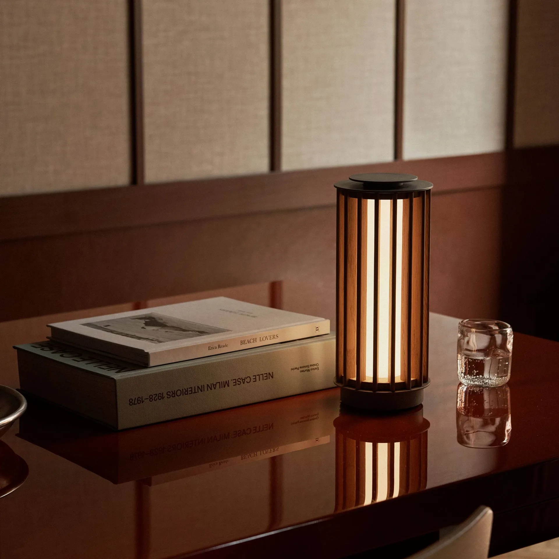 Przenośna lampa stołowa Numbra TY3, Lakierowany dąb-bębnowane aluminium &Tradition