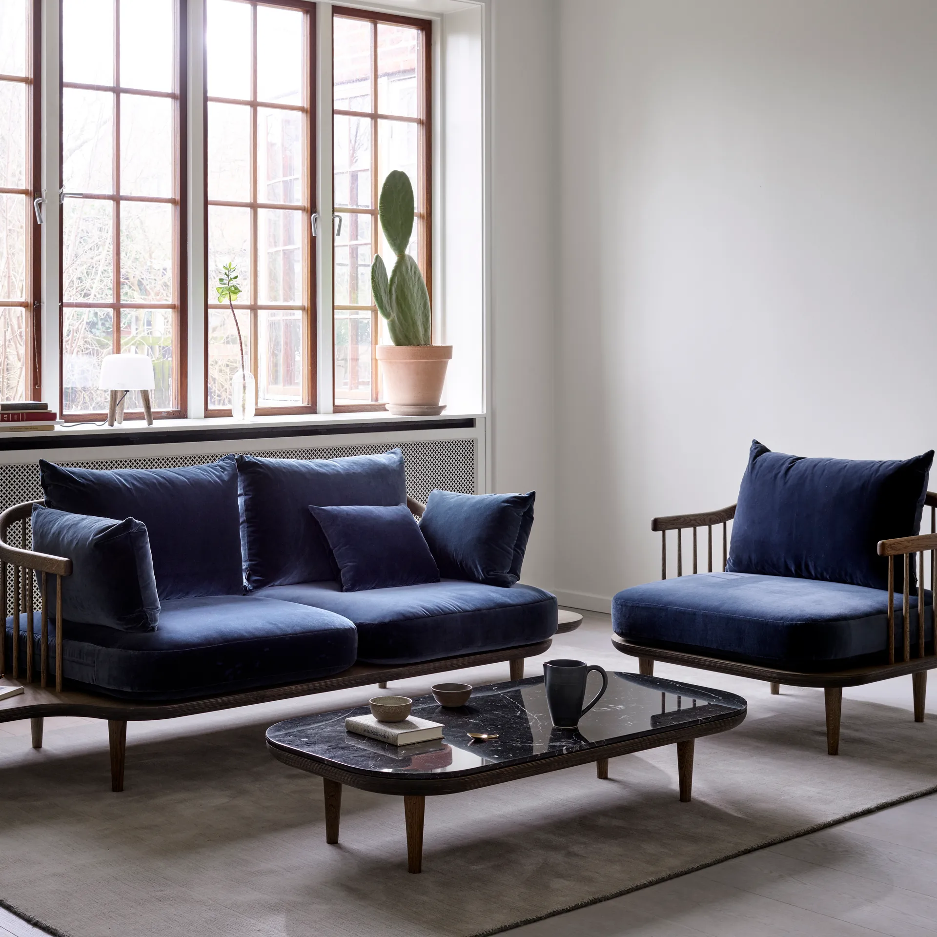 Stół Fly SC5, przydymiony dąb olejowany + czarny marmur &Tradition