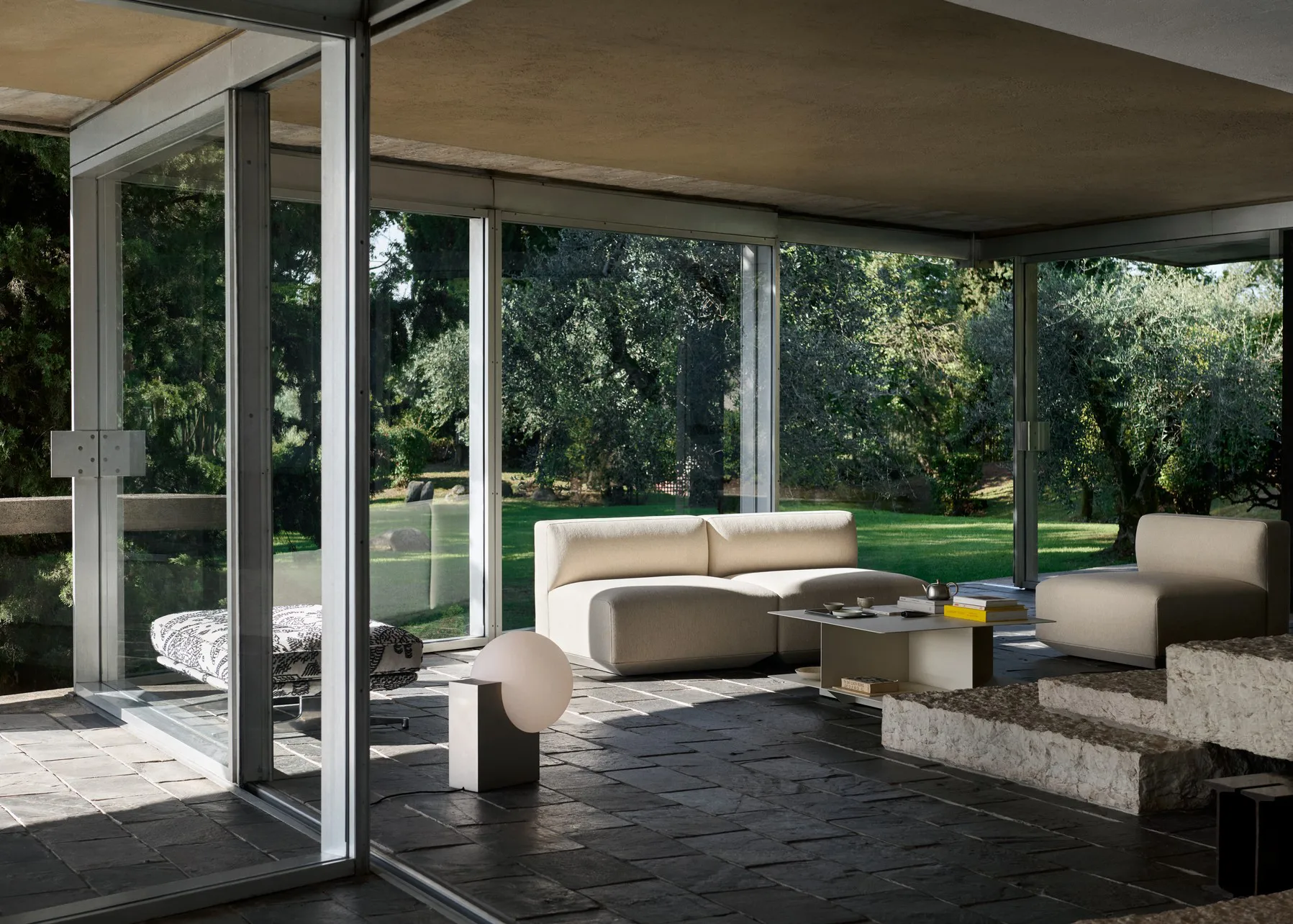 Stolik kawowy Develius EV3, Steel ivory, Ø89x40 cm &Tradition