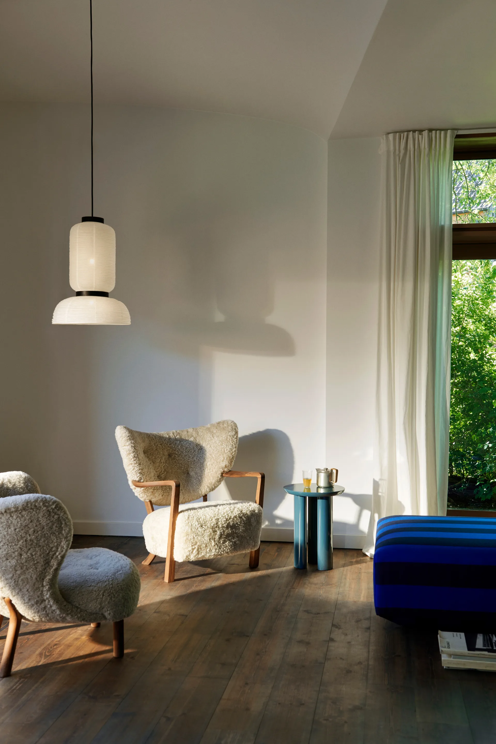 Stolik Tung JA3, Steel blue &Tradition