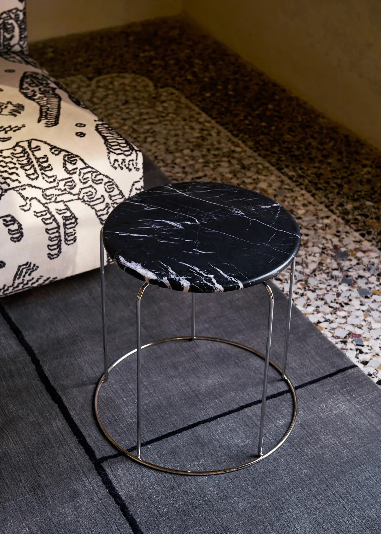 Wire Stool VP11 płyta górna Ø38 cm, Marmur Nero Marquina &Tradition