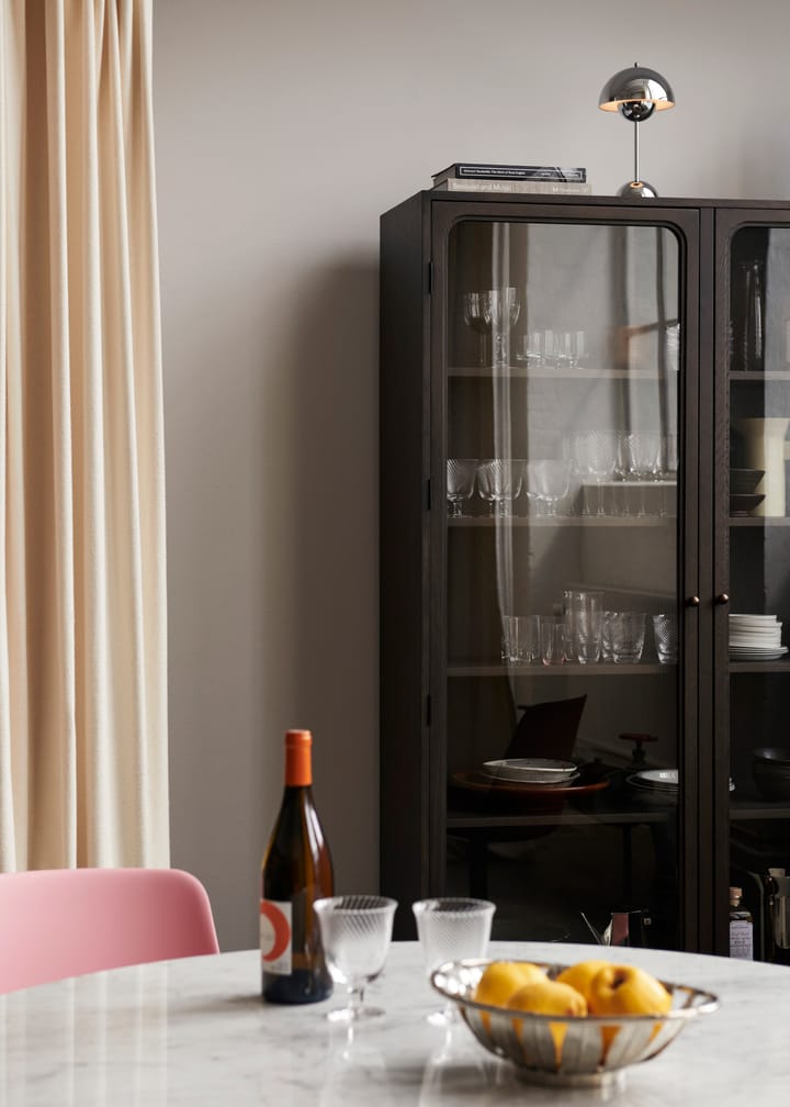 Witryna przeszklona Trace SC88 120x192x40 cm, Dark stained oak &Tradition