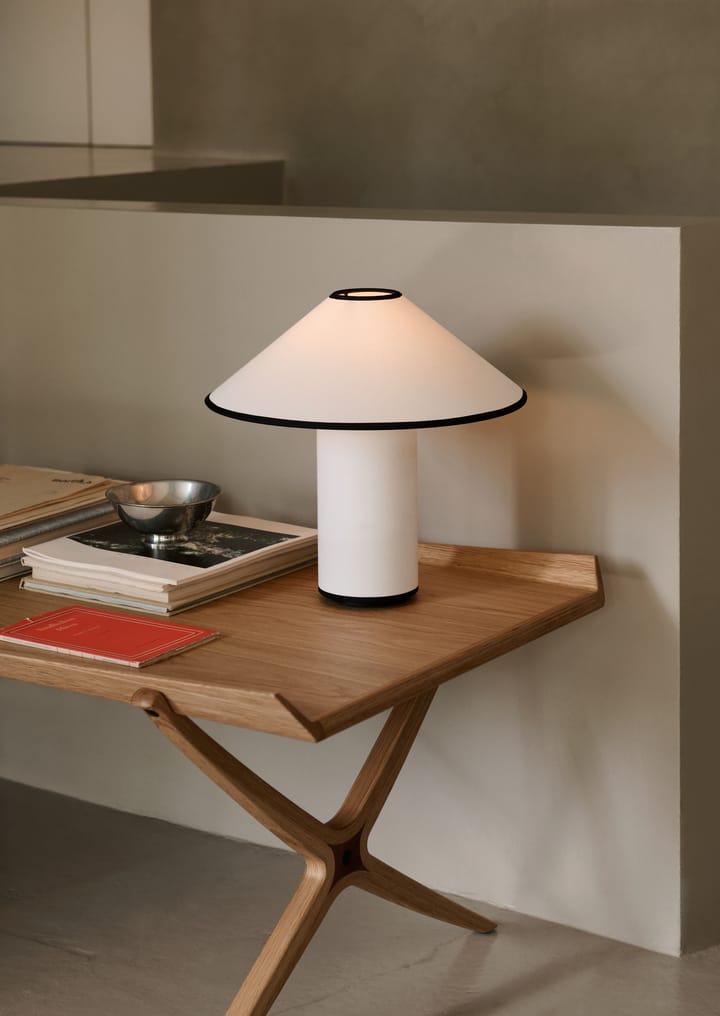 X HM13 stolik kawowy 61x120 cm, Lacquered oak-walnut inserts &Tradition