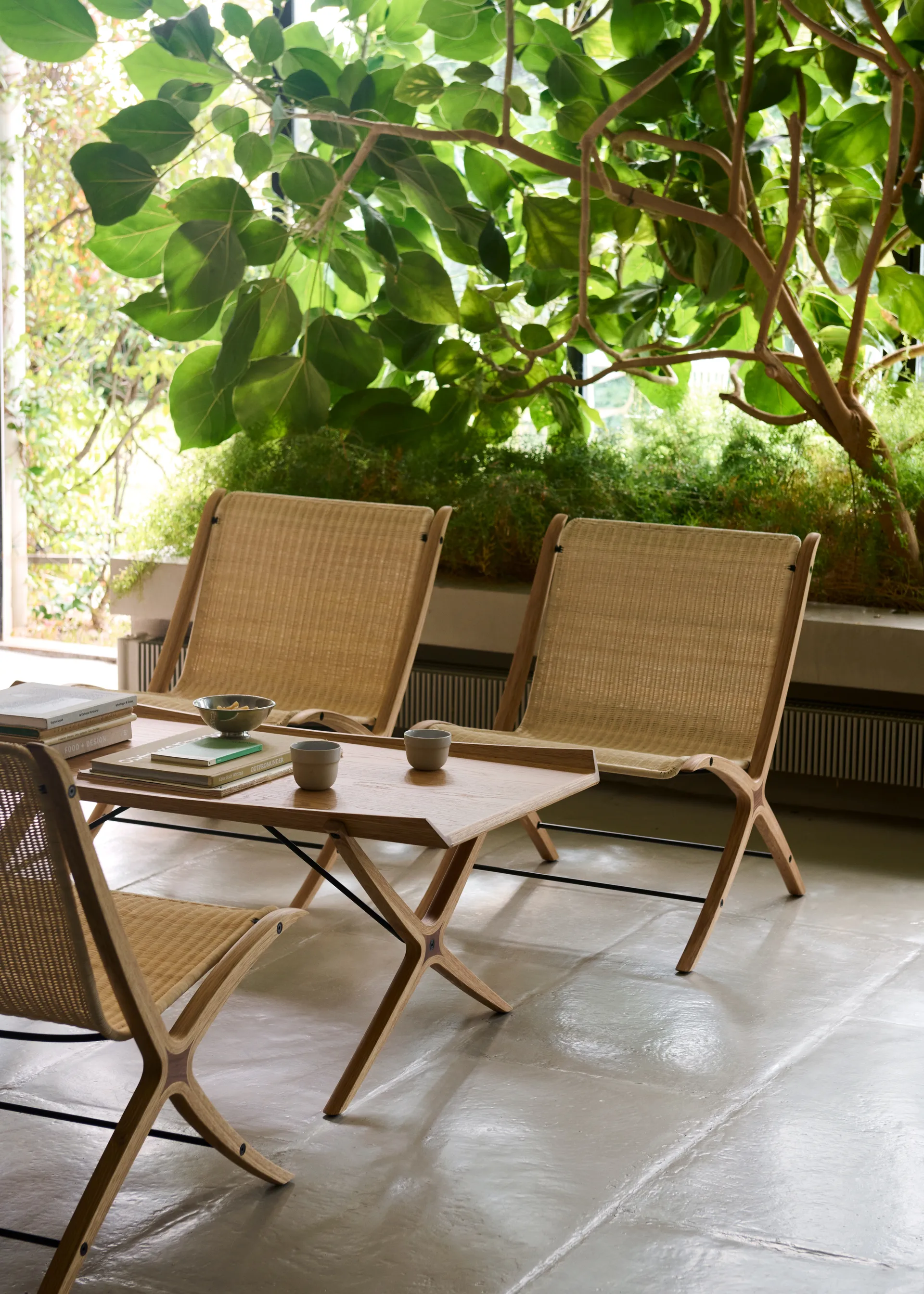 X HM13 stolik kawowy 61x120 cm, Lacquered oak-walnut inserts &Tradition