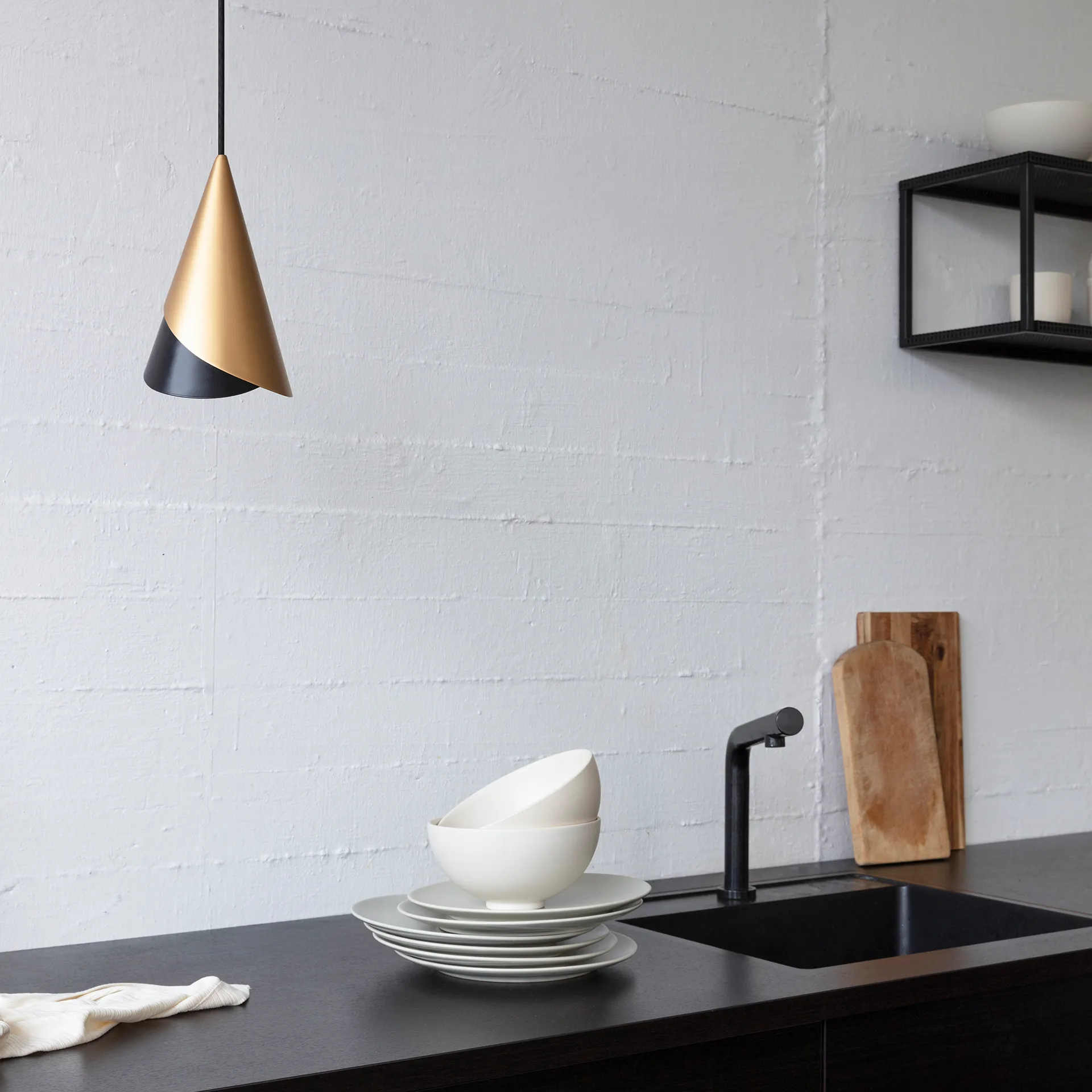 Abażur Cornet, czarny, mosiądz Umage