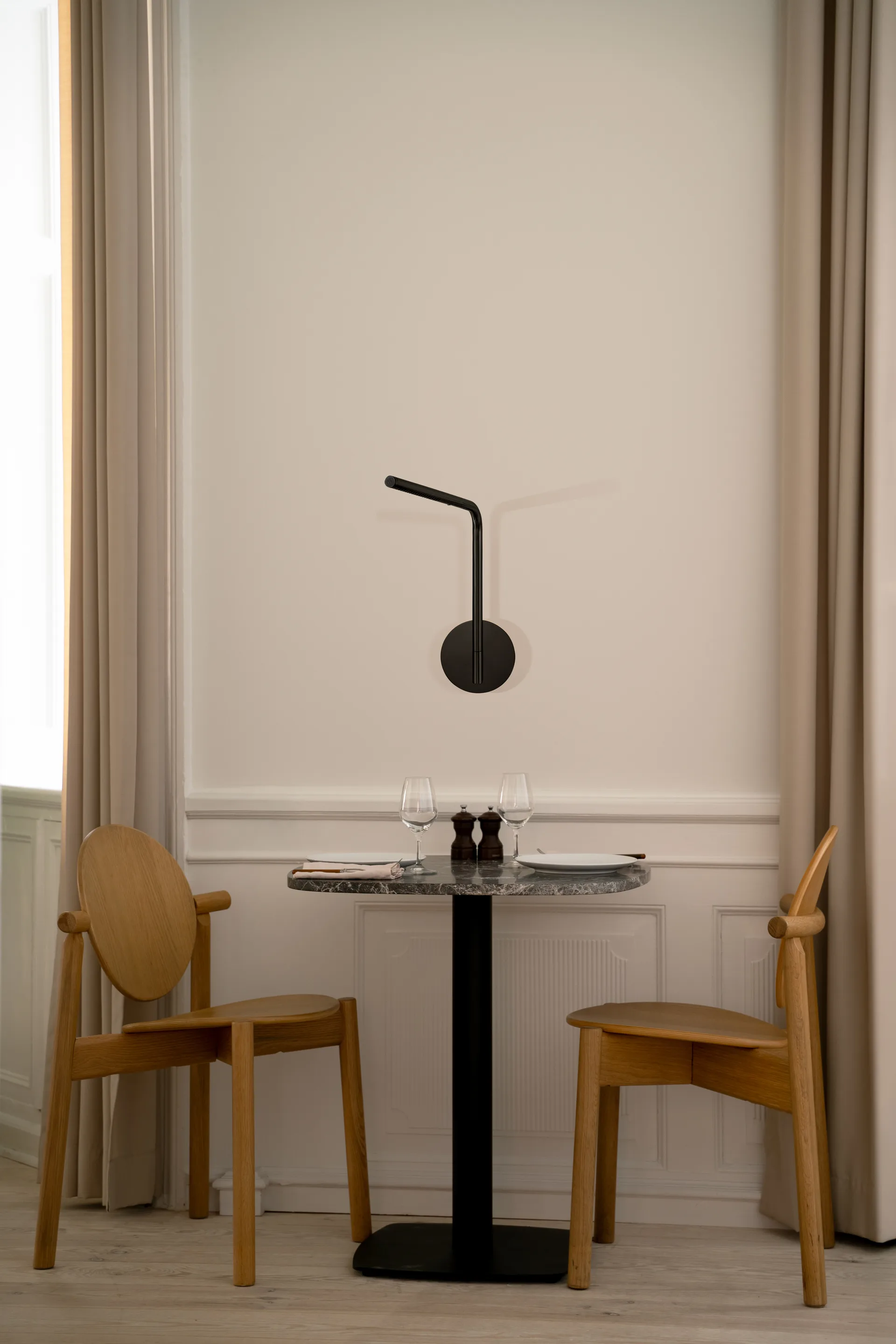 Kinkiet Omni Pivot, Black Umage