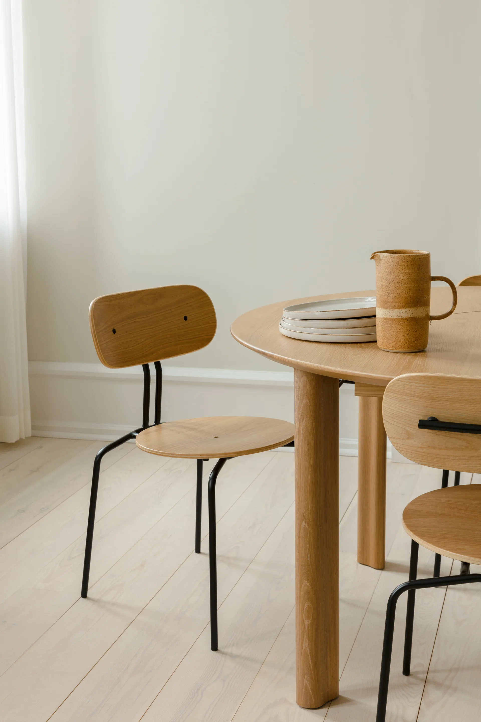 Krzesło Curious, Oak-black legs Umage