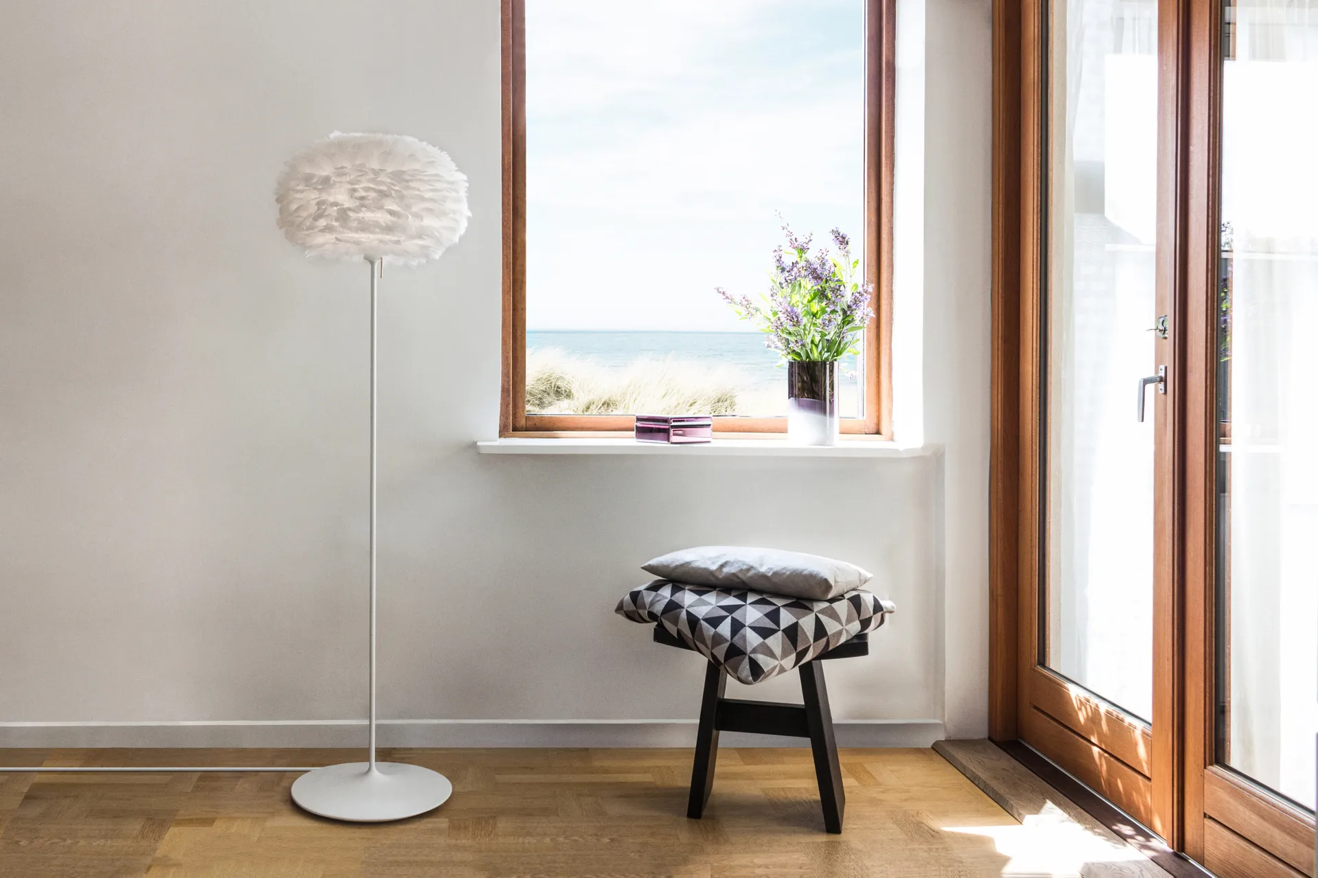 Lampa podłogowa Eos średnia biała,  Umage