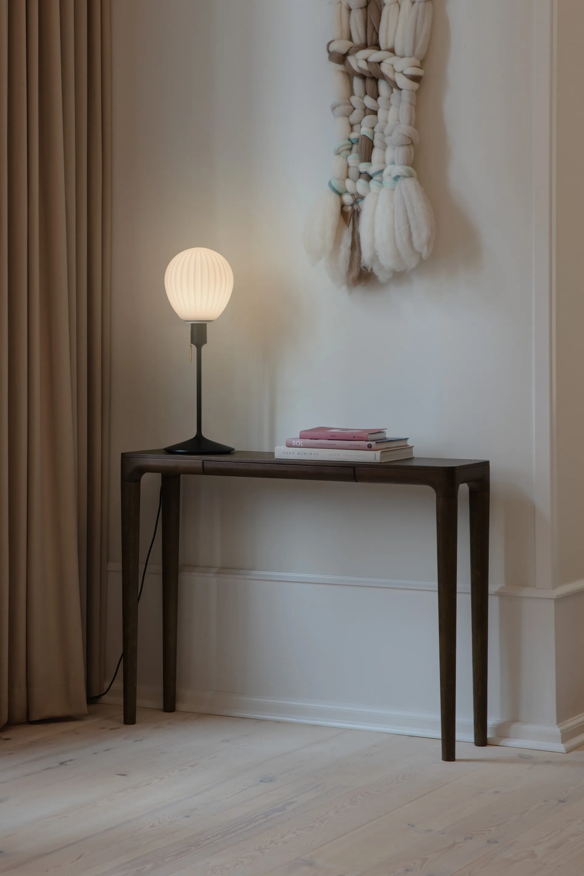 Lampa stołowa Around The World, Czarny Umage