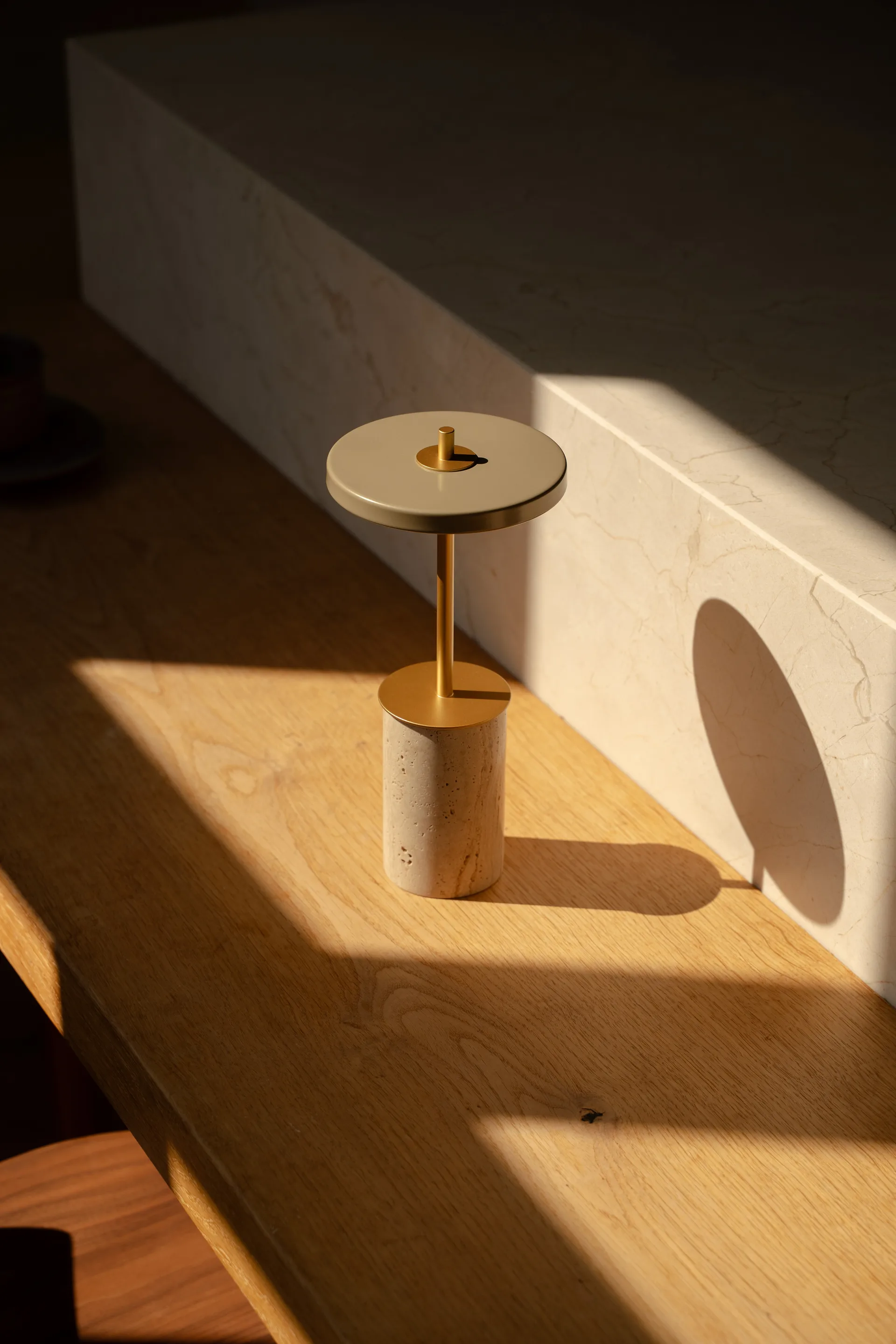 Lampa stołowa Asteria Move Mini Ø12x25,5 cm, Clay Travertine-mosiądz Umage