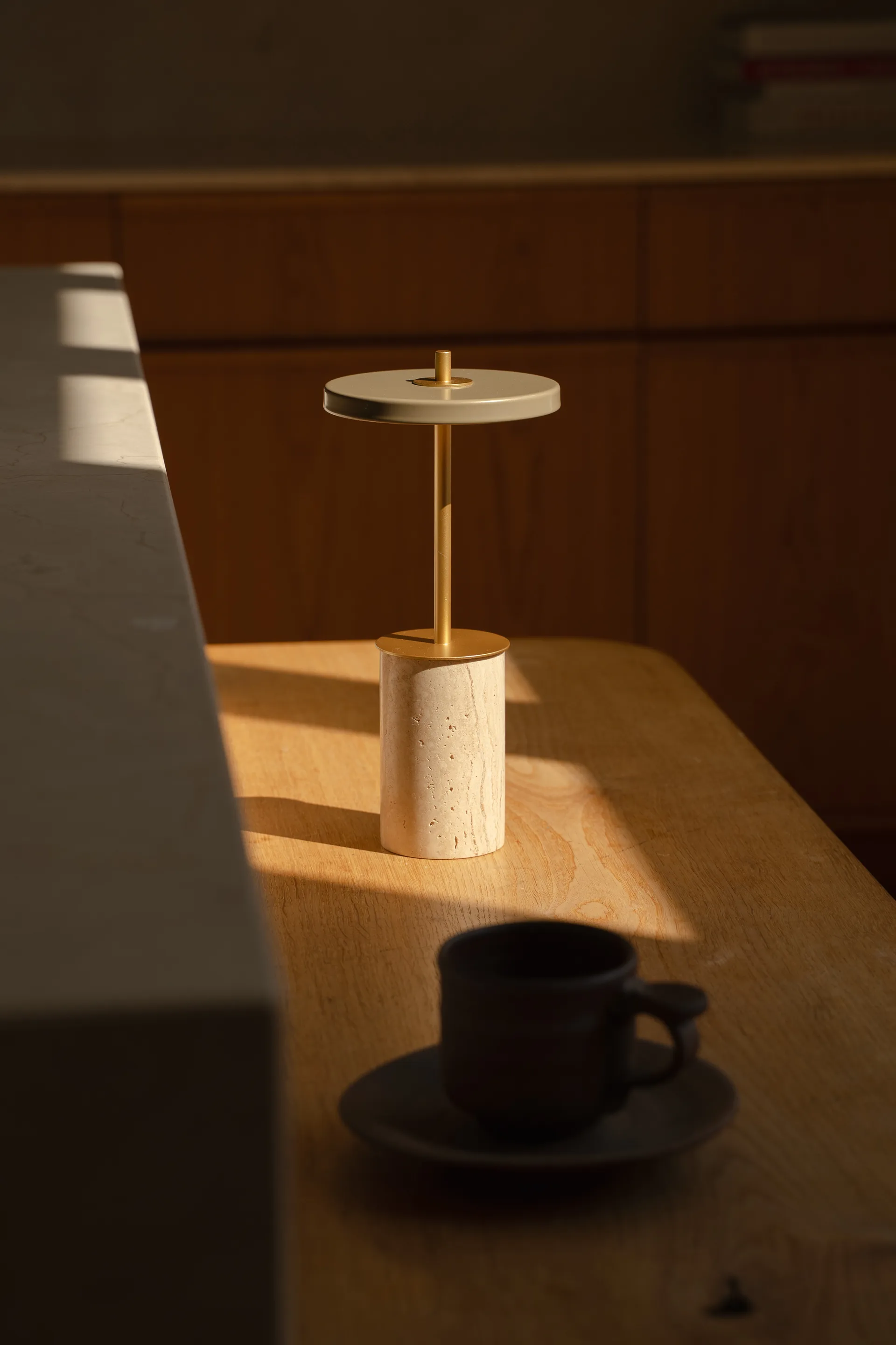 Lampa stołowa Asteria Move Mini Ø12x25,5 cm, Clay Travertine-mosiądz Umage