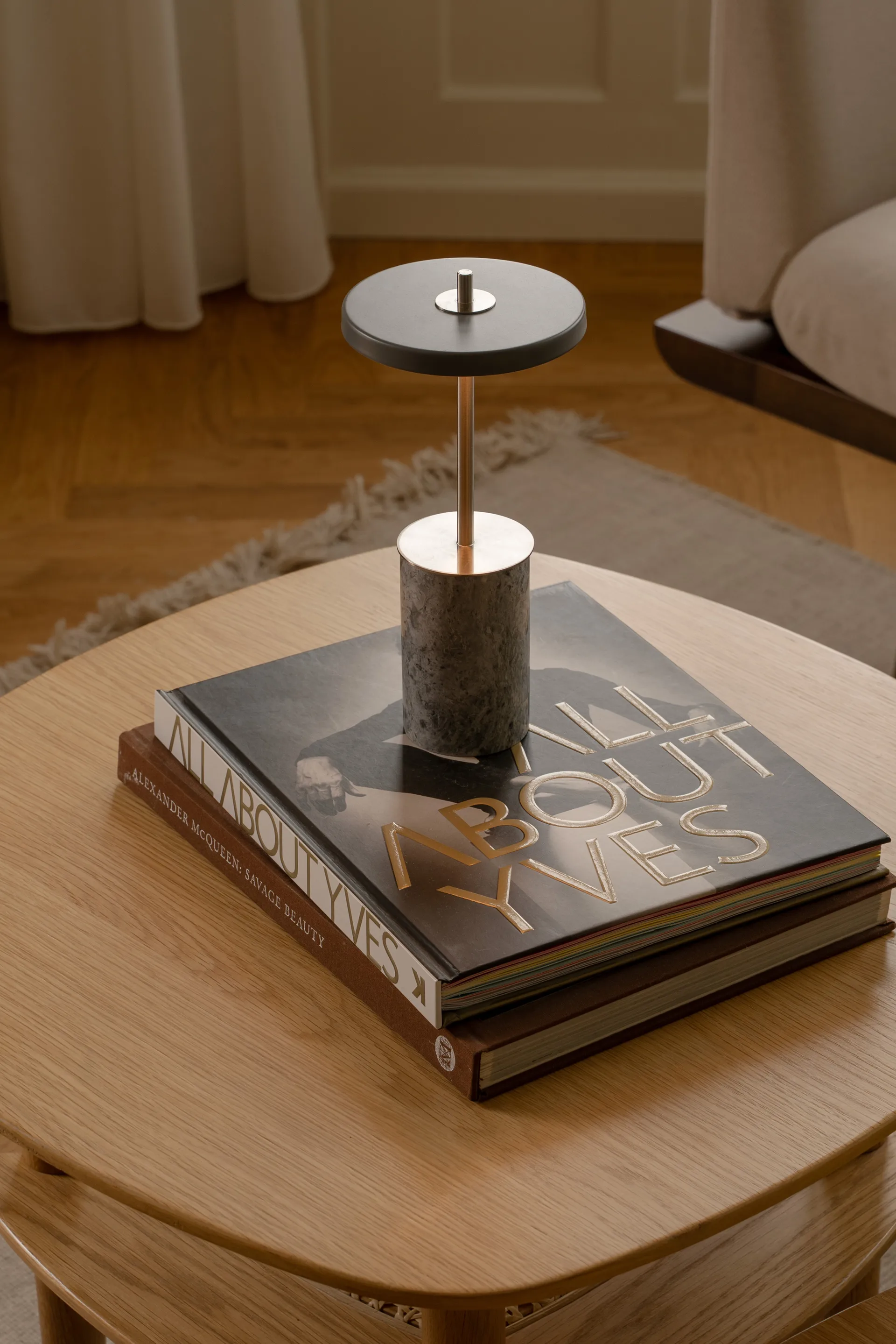 Lampa stołowa Asteria Move Mini Ø12x25,5 cm, Grey Marble-mosiądz Umage