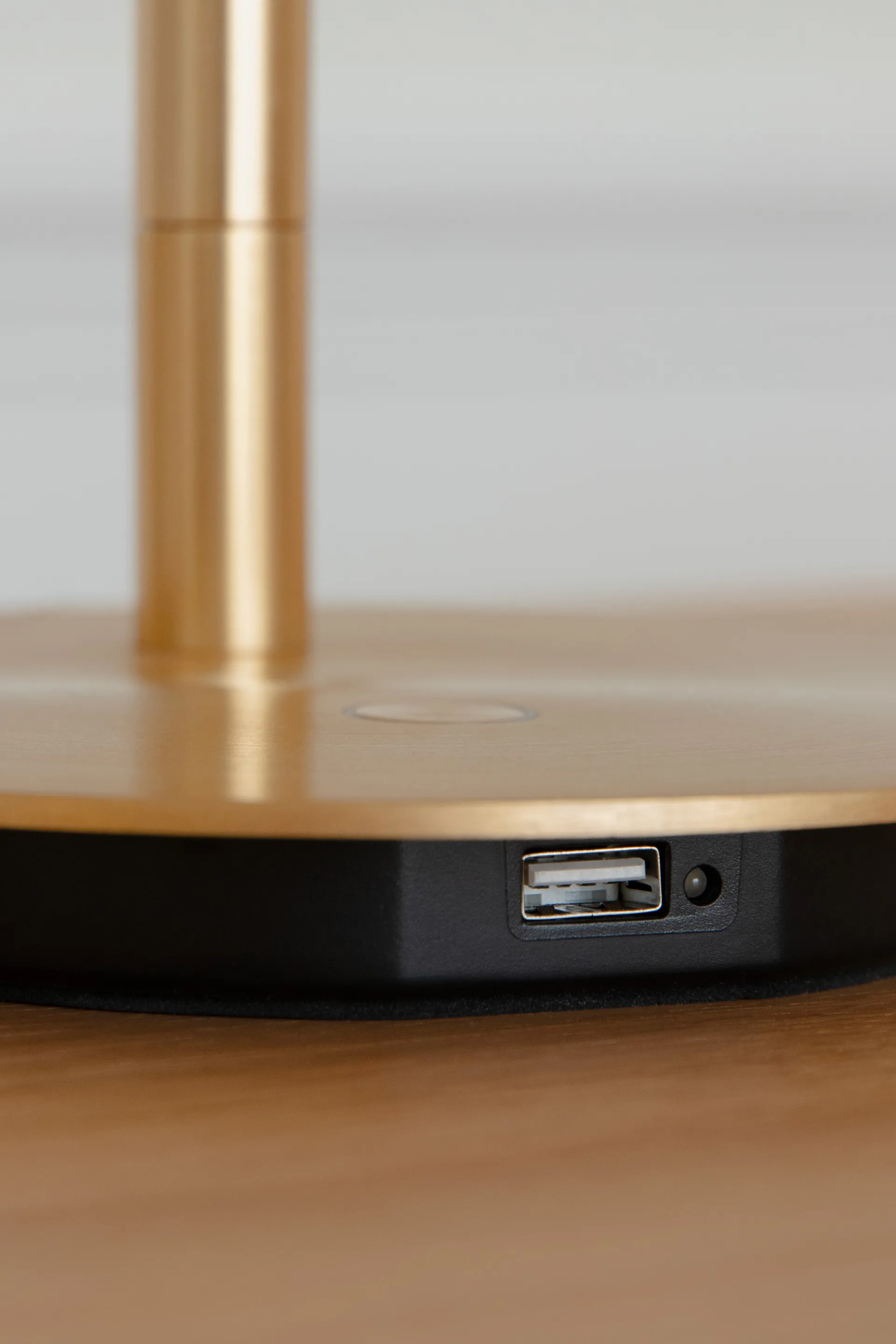 Lampa stołowa Omni Table, Brass Umage