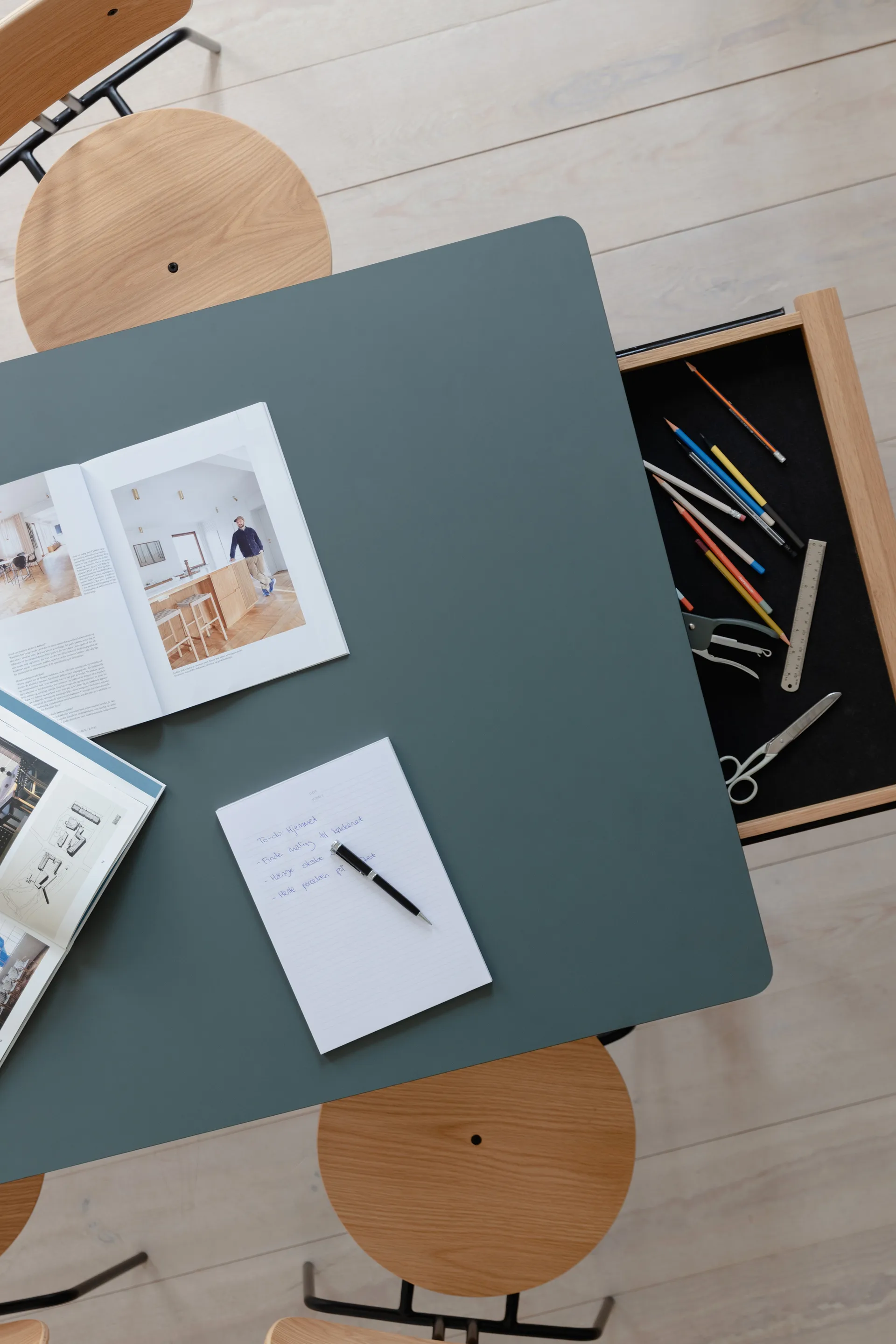 Stół do jadalni Heart'n'Soul 90x200 cm, Oak-moss green Umage