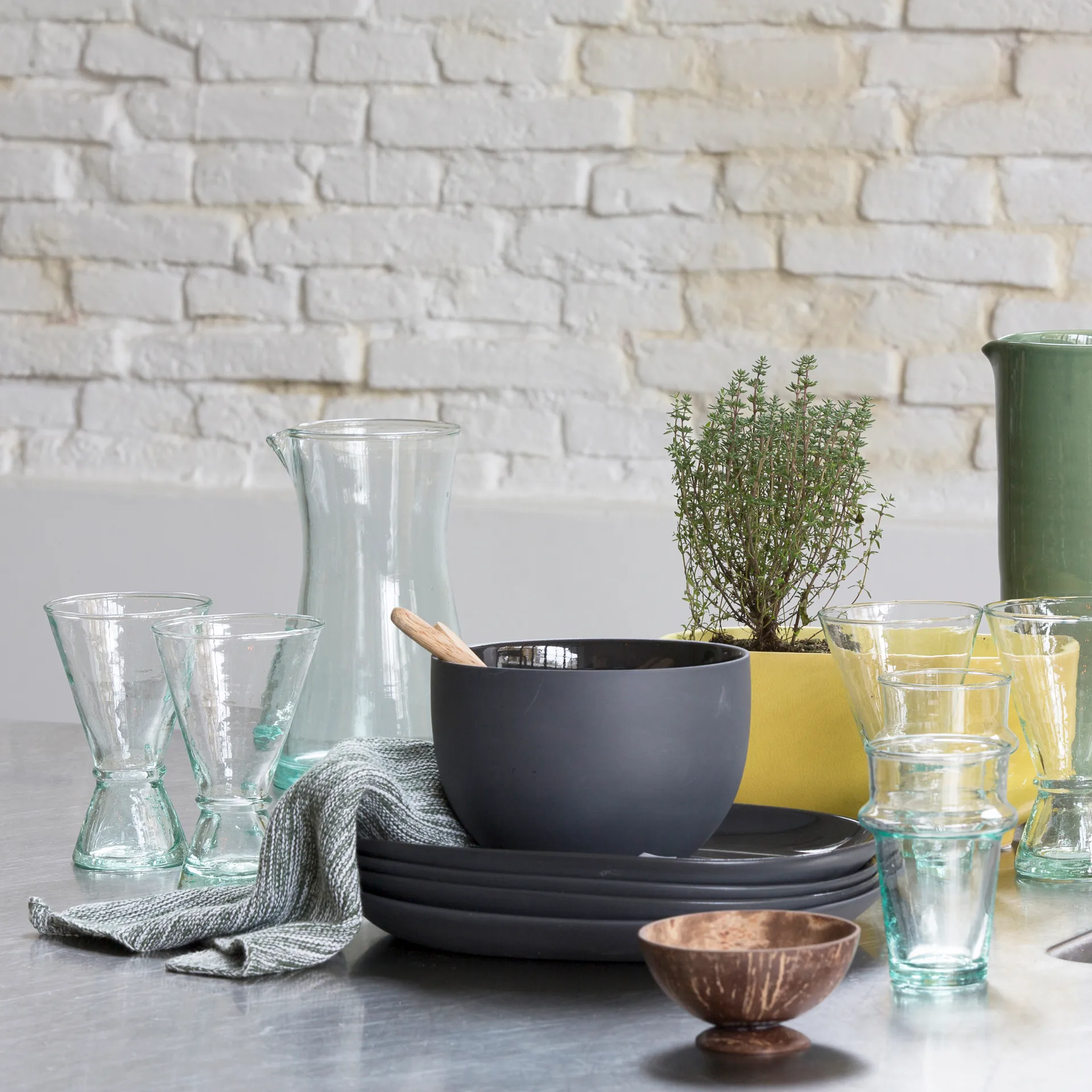 Kieliszek do wina szkło z recyklingu medium, Przezroczysty-zielony URBAN NATURE CULTURE