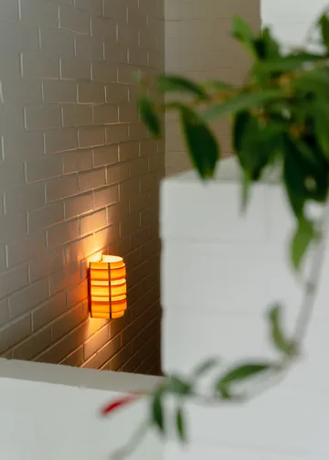 1004 Hans Wall Light - Sosna olejowana i woskowana, matowe, 16×24 cm - Vaarnii