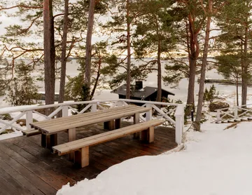 Ławka 013 Osa Outdoor Bench - Sosna termowana, 182x37x49 cm - Vaarnii