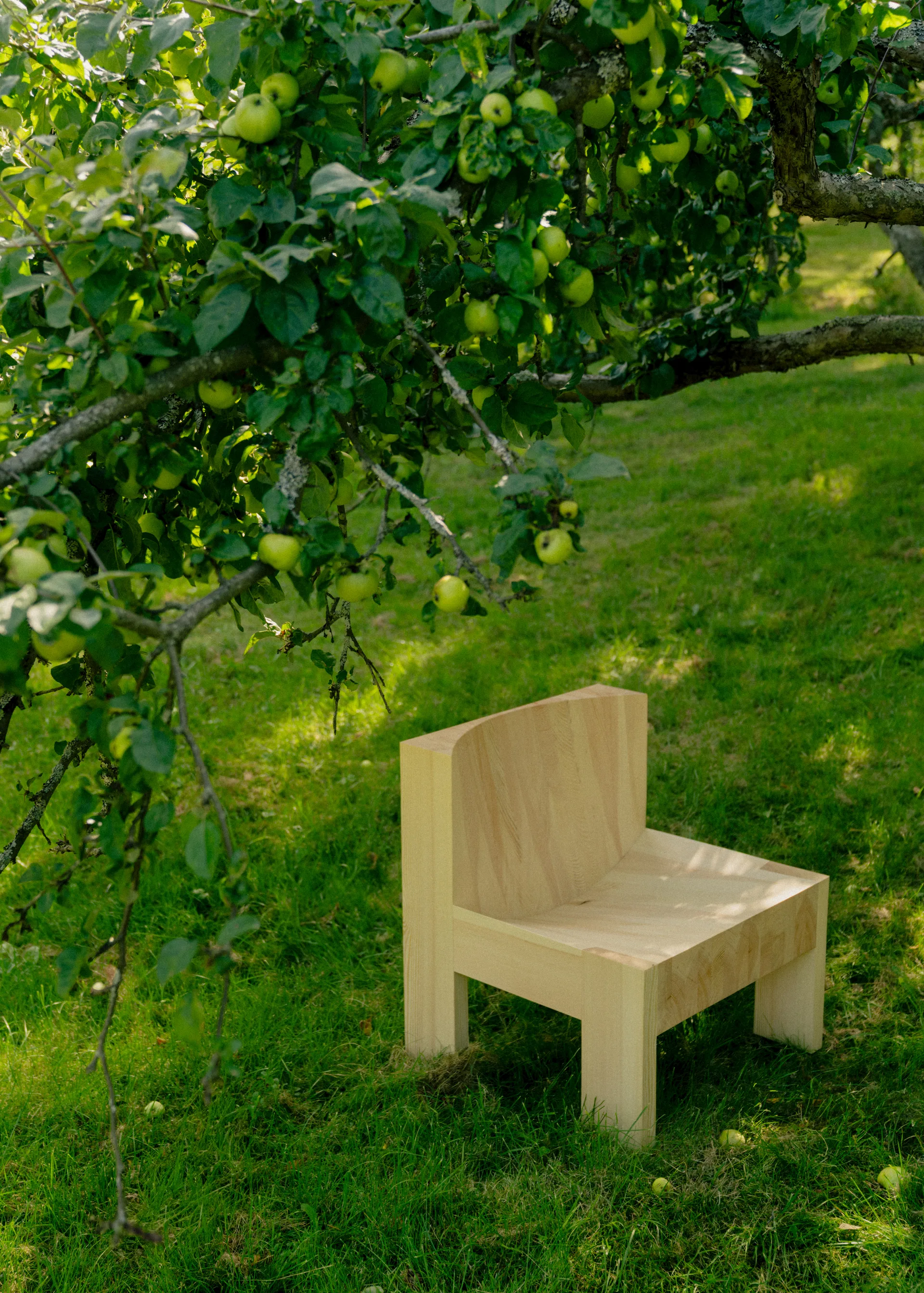 Fotel lounge 005 Lounge Chair, Sosna olejowana i woskowana, matowe Vaarnii