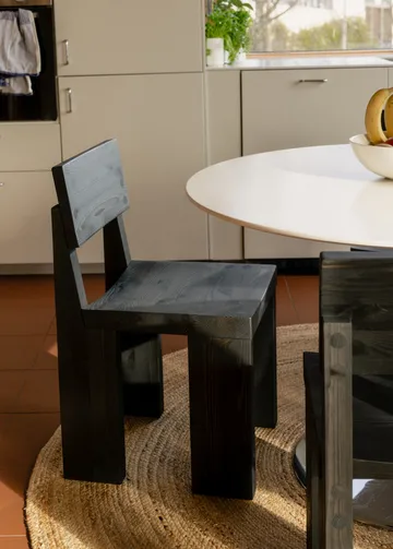 Krzesło 001 Dining Chair - Sosna bejcowana na czarno - Vaarnii