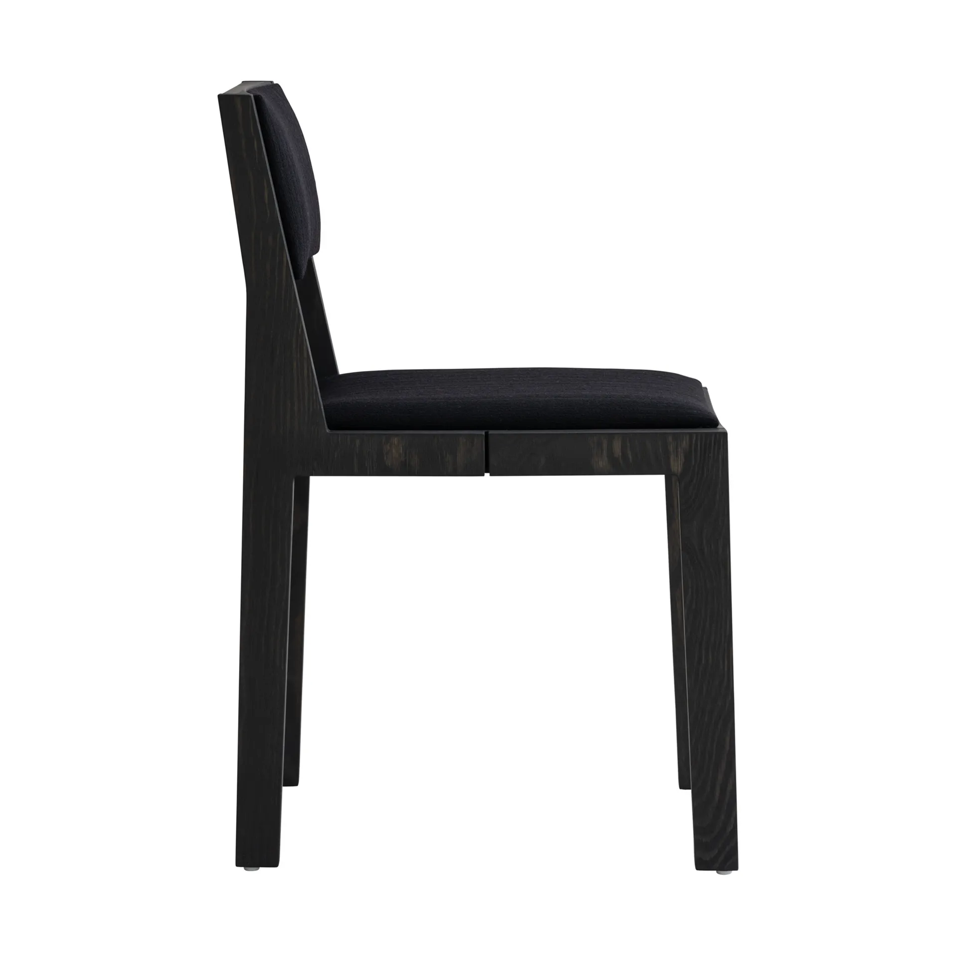 Krzesło 016 Maasto Dining Chair, Sosna barwiona na czarno, przód tapicerowany na czarno Vaarnii
