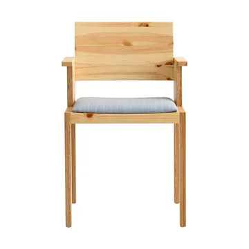 Krzesło z podłokietnikami 016 Maasto Dining Armchair - Sosna olejowana i woskowana, matowe, siedzisko tapicerowane na szaro - Vaarnii