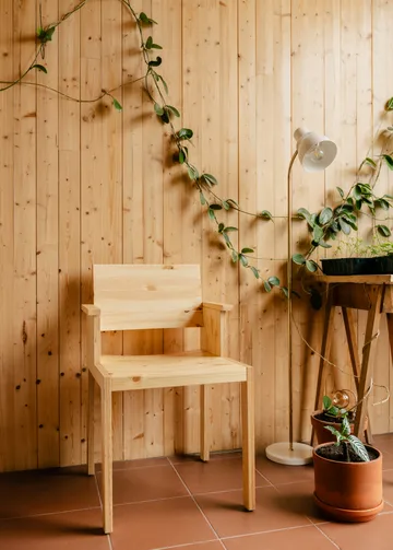 Krzesło z podłokietnikami 016 Maasto Dining Armchair - Sosna olejowana i woskowana, matowe - Vaarnii