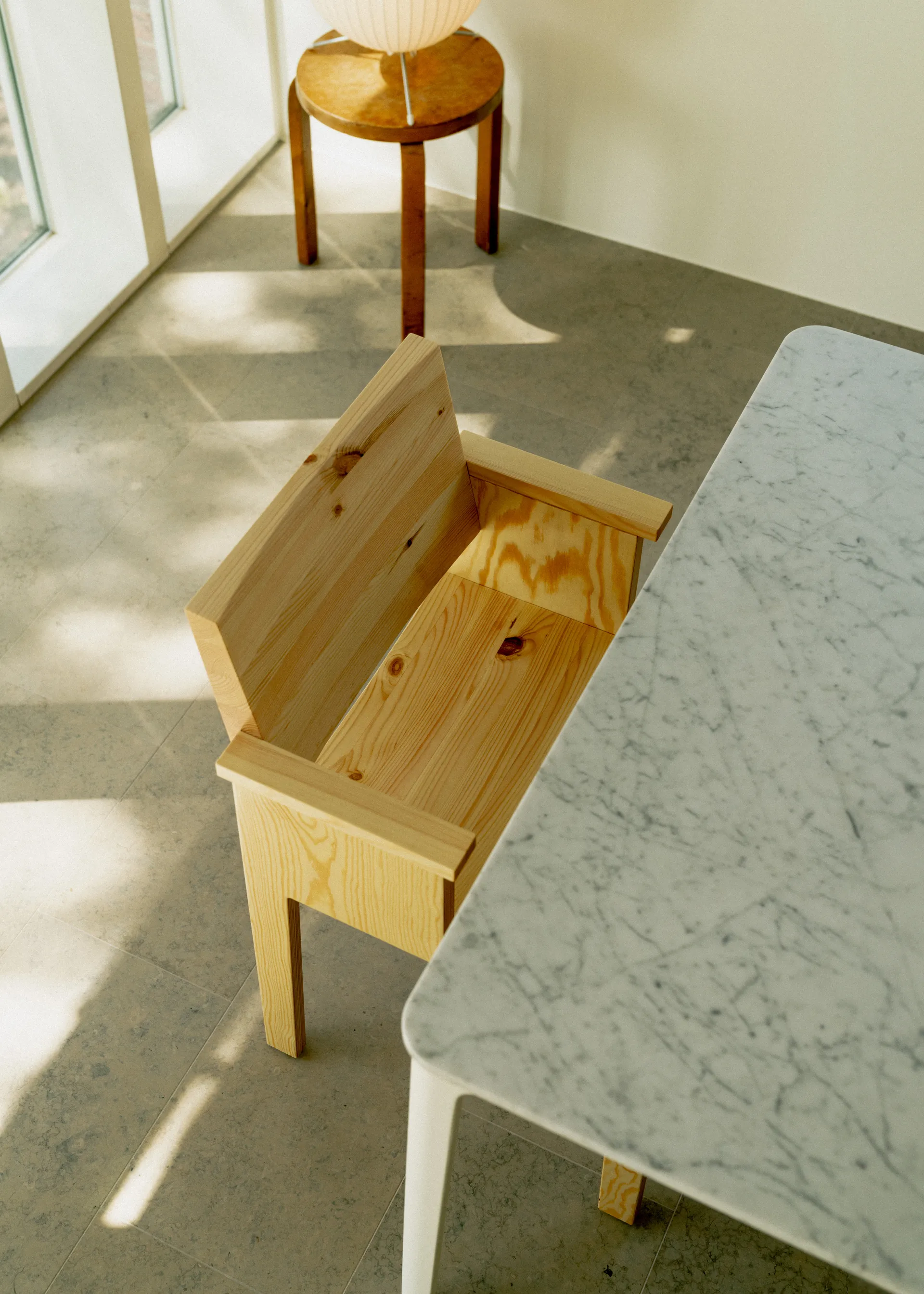 Krzesło z podłokietnikami 016 Maasto Dining Armchair, Sosna olejowana i woskowana, matowe Vaarnii