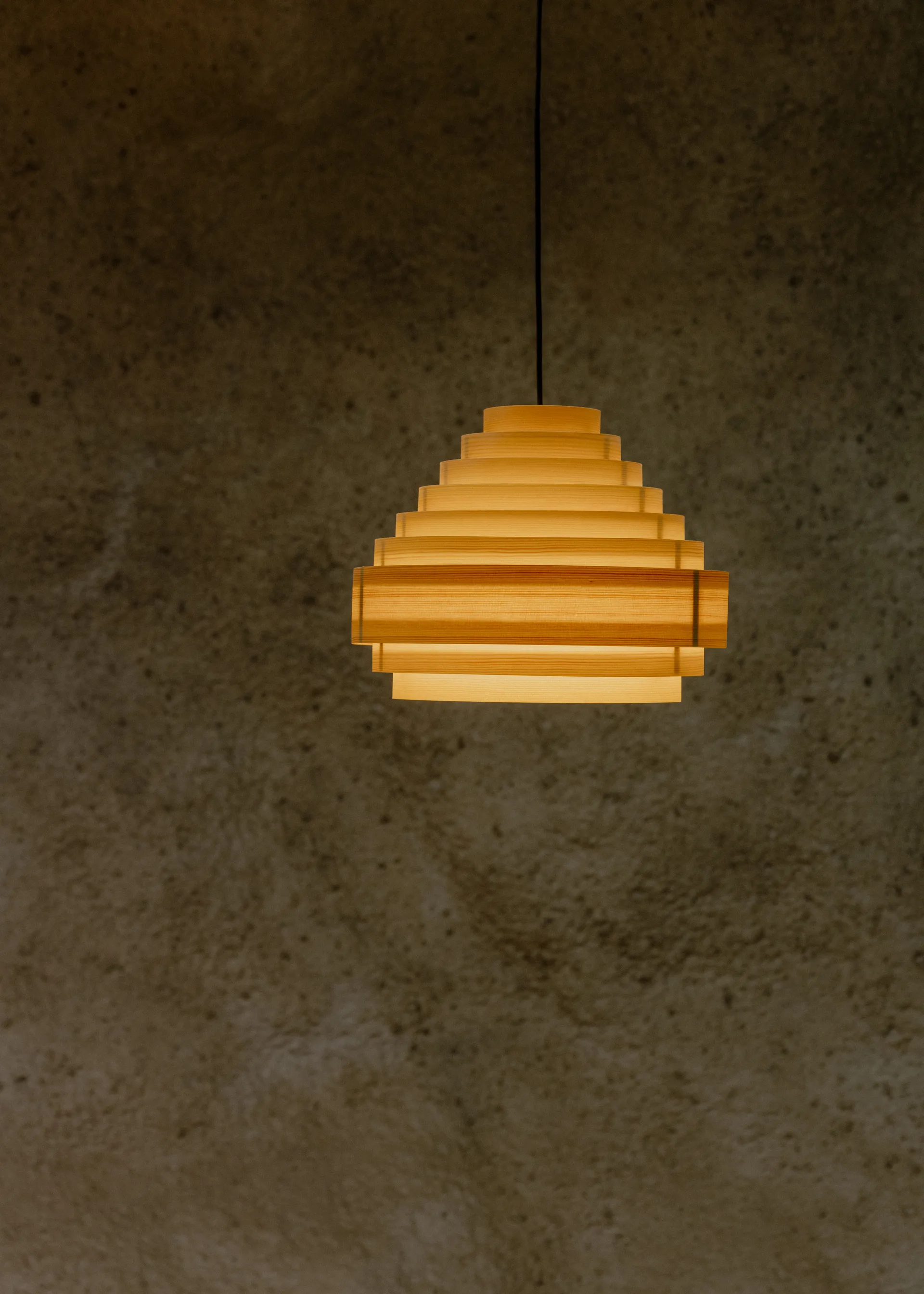 Lampa wisząca 1001 Hans Pendant, Sosna olejowana i woskowana, matowe, Ø38 cm Vaarnii