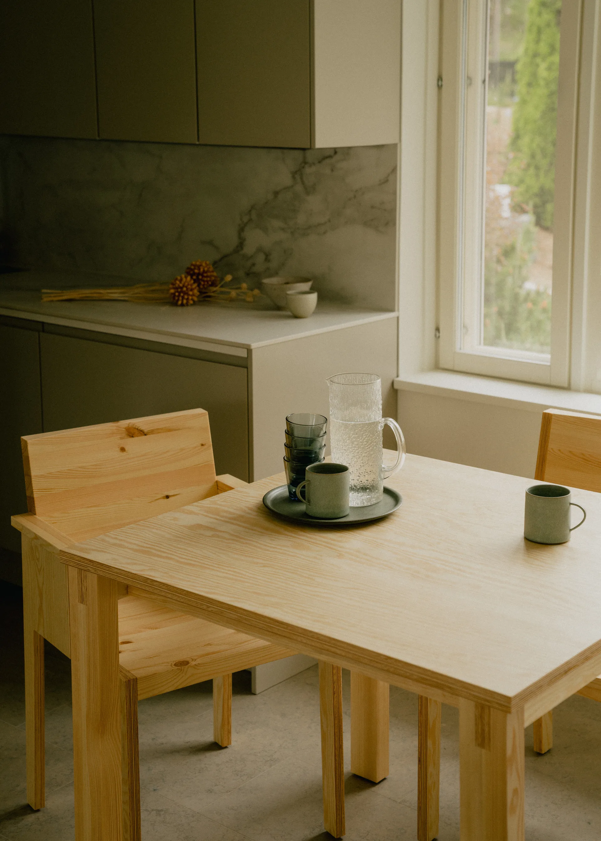 Stół 016 Maasto Table, Sosna olejowana i woskowana, matowe, 120x120x75 cm Vaarnii