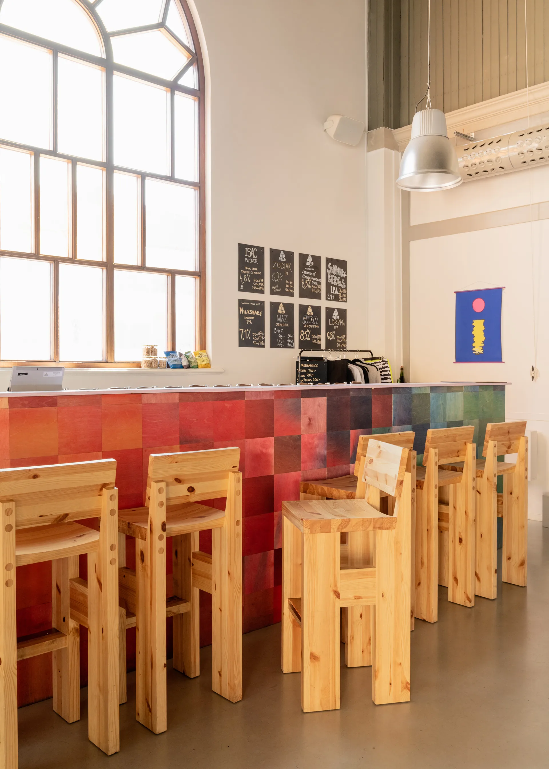 Stołek barowy 001 Bar Stool, Sosna olejowana i woskowana, matowe, 65 cm Vaarnii