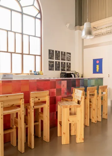 Stołek barowy 001 Bar Stool - Sosna olejowana i woskowana, matowe, 65 cm - Vaarnii