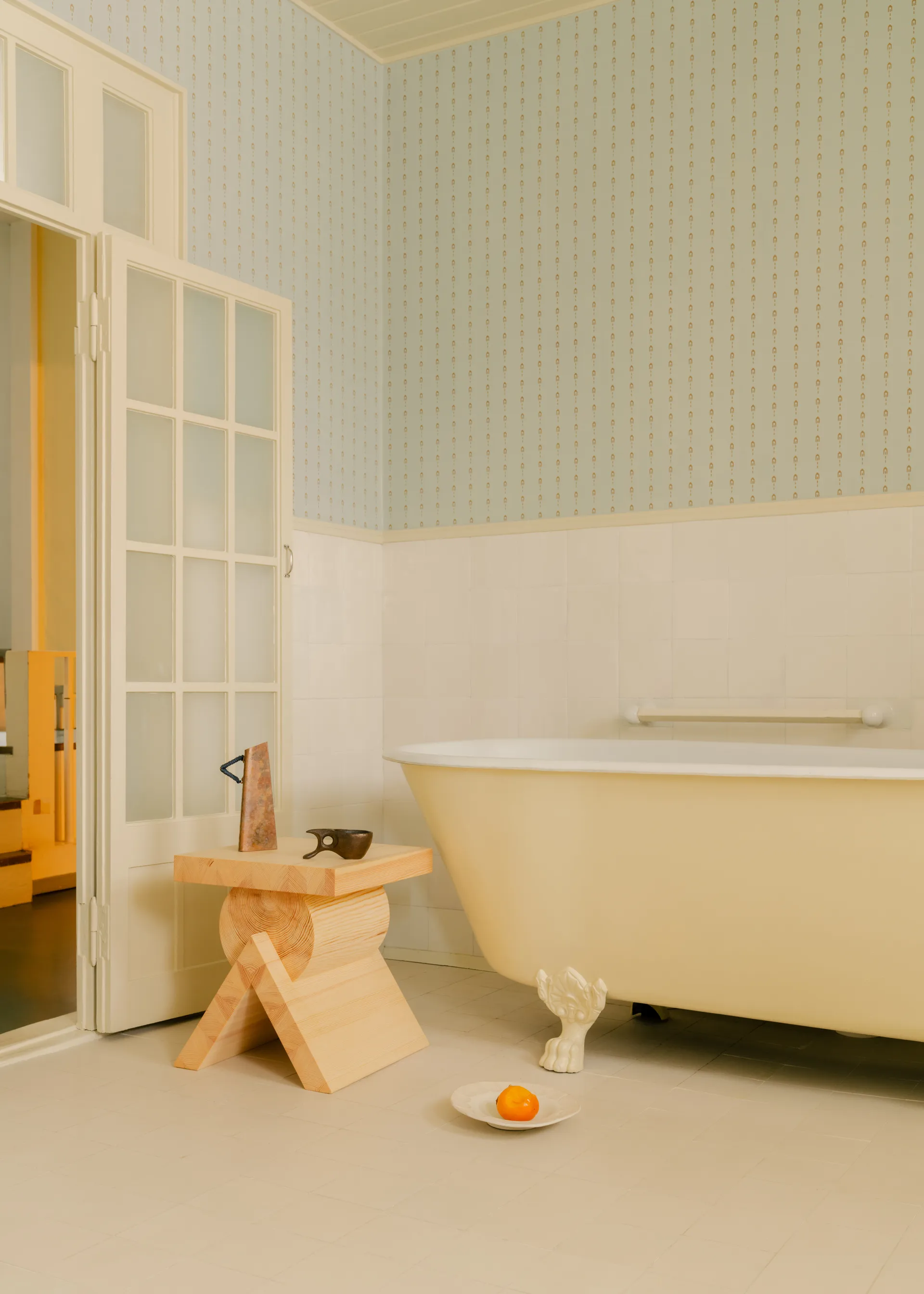 Stolik boczny 006 AA Side Table, Sosna olejowana i woskowana, matowe, 40×40×45 cm Vaarnii