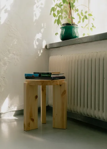 Taboret 001 Stool - Sosna olejowana i woskowana, matowe, Ø40×44 cm - Vaarnii