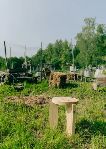Taboret 001 Stool - Sosna olejowana i woskowana, matowe, Ø40×44 cm - Vaarnii