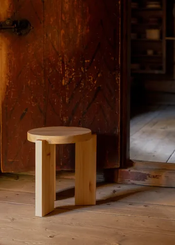 Taboret 001 Stool - Sosna olejowana i woskowana, matowe, Ø40×44 cm - Vaarnii