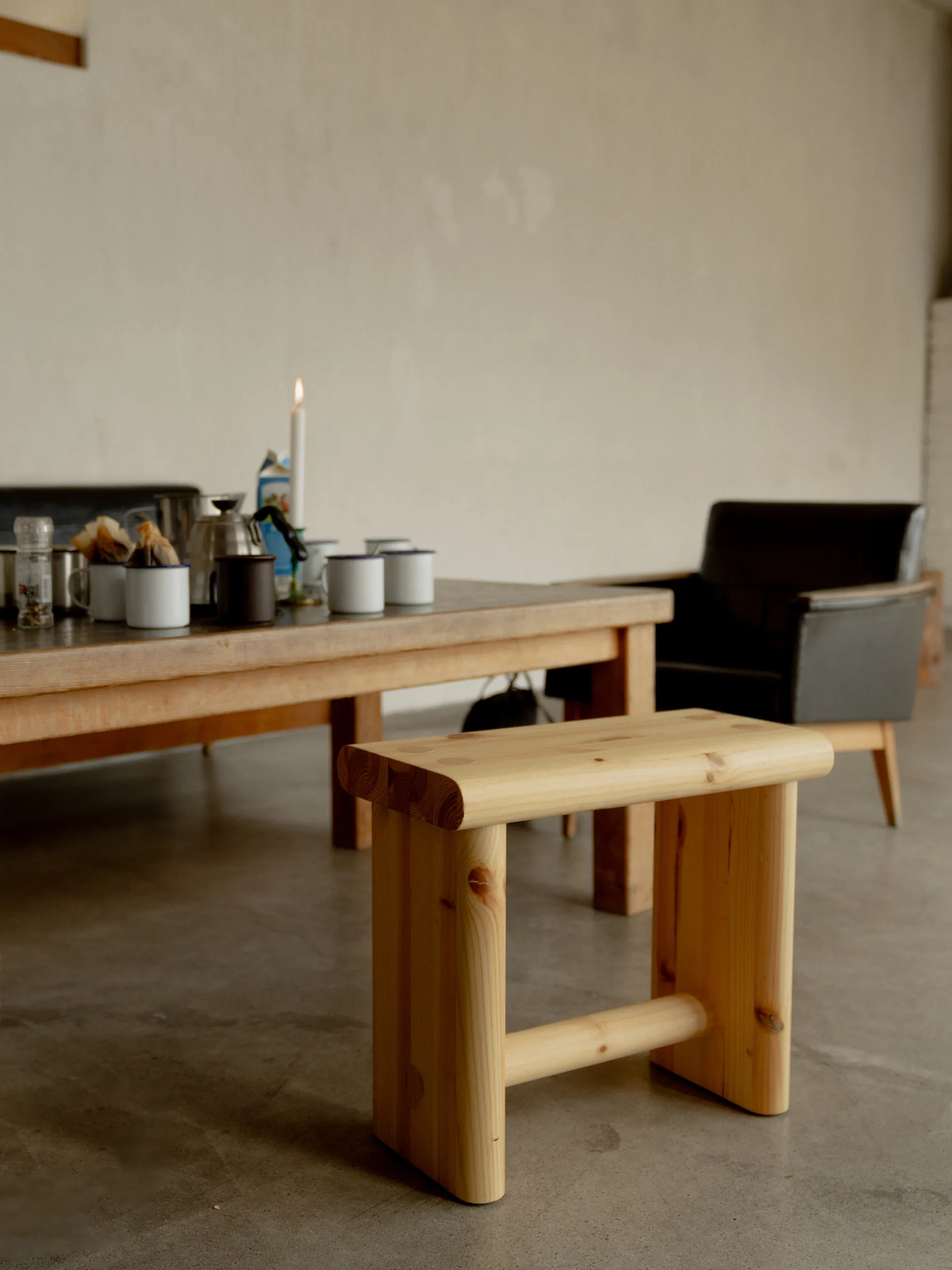 Taboret 002 Ast Stool, Sosna olejowana i woskowana, matowe, 55×26×45 cm Vaarnii