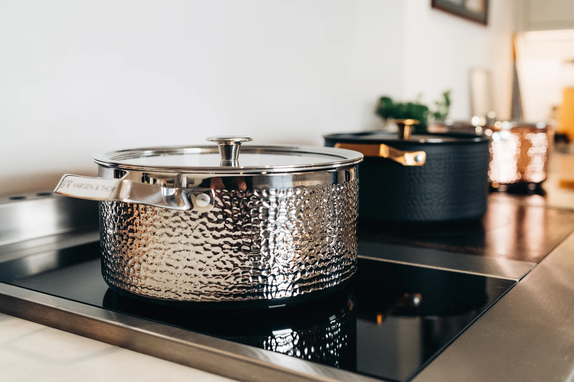 Garnek chromowany młotkowany z pokrywką, Pixel, 4 L Vargen & Thor