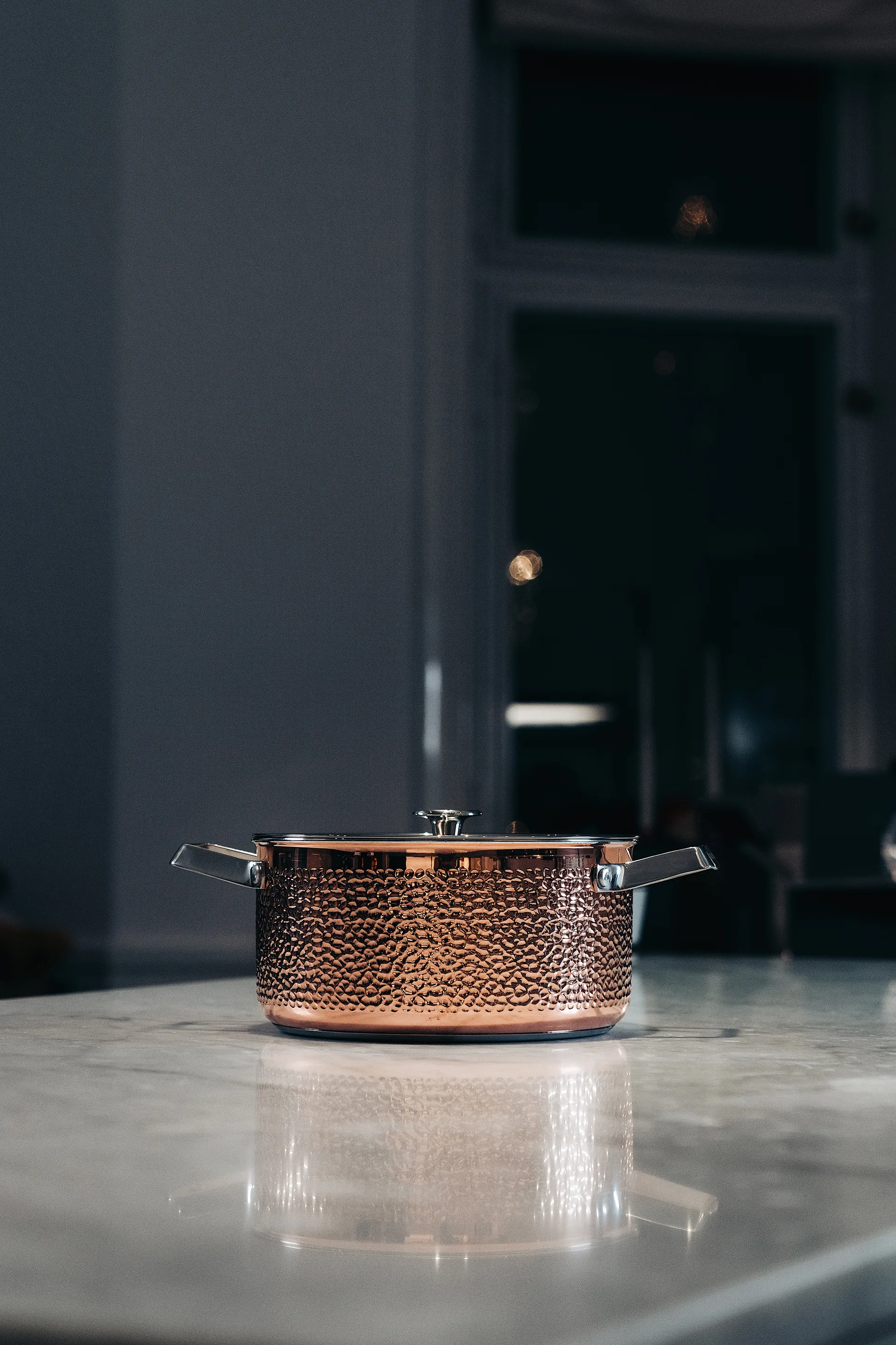 Mjölner garnek z młotkowanej miedzi z pokrywką, Miranda, 4 L Vargen & Thor