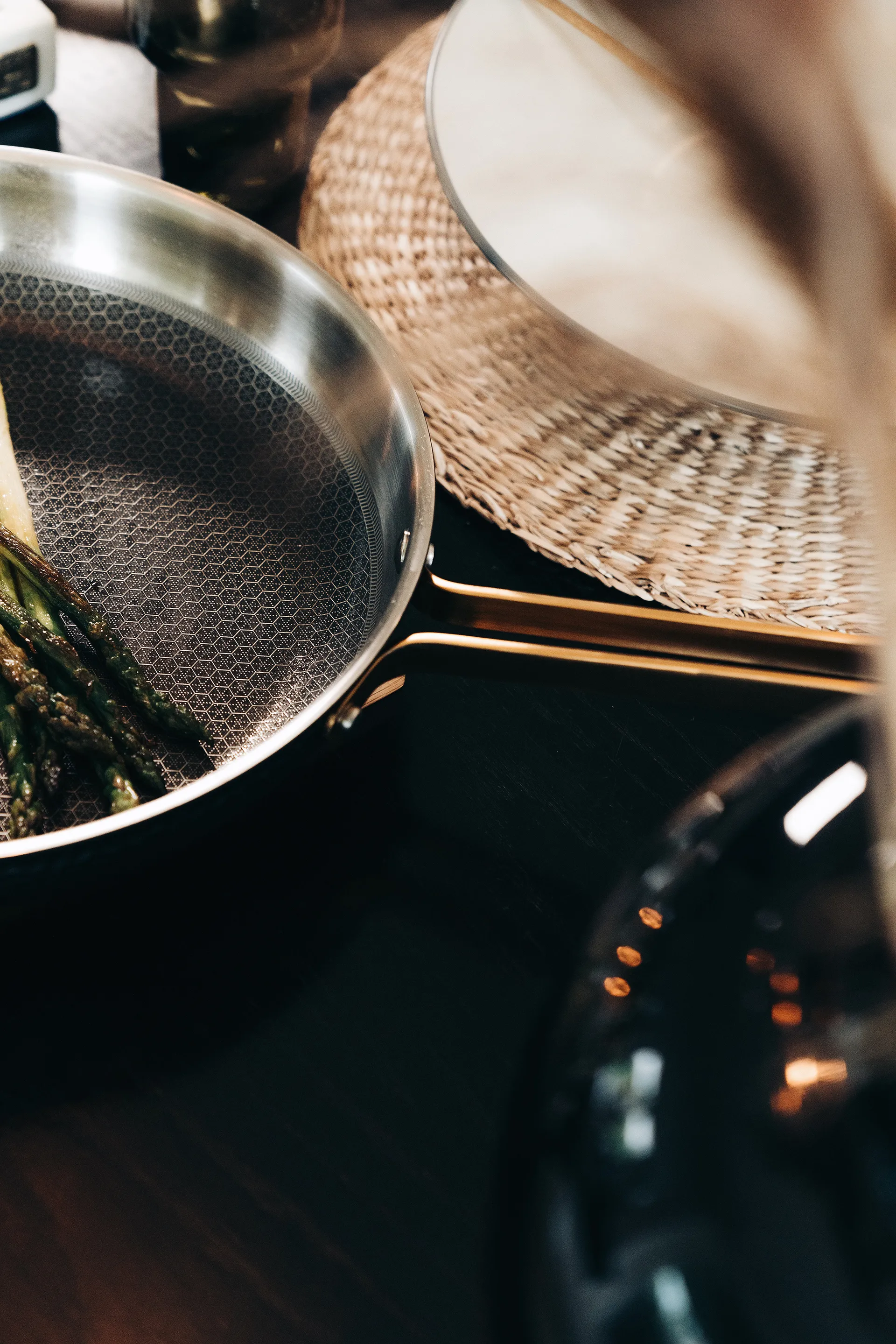 Młotkowana czarna patelnia Arvet, Model Xb, Ø28 cm Vargen & Thor