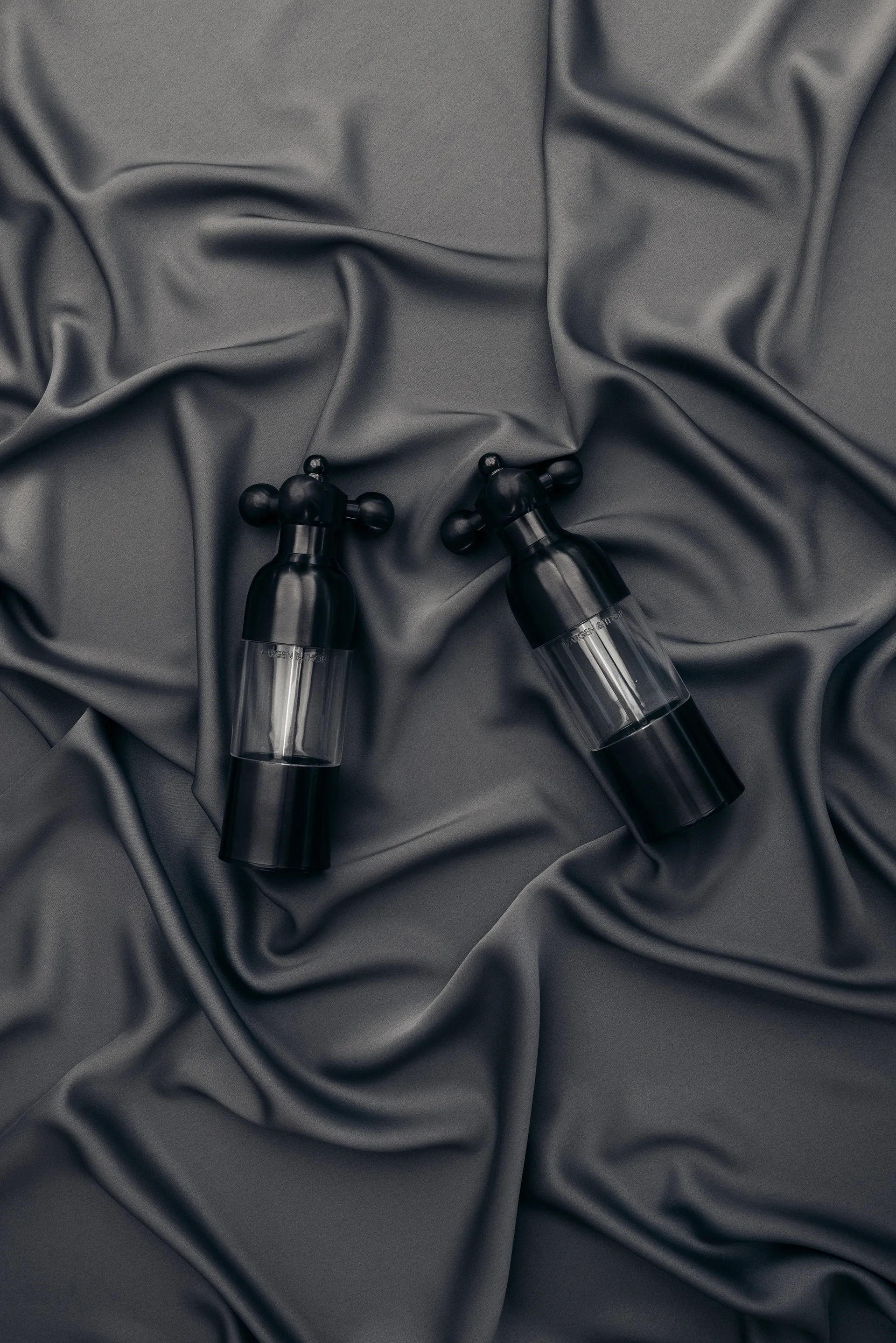 Zestaw młynków do soli i pieprzu Axia, Matowa czerń Vargen & Thor