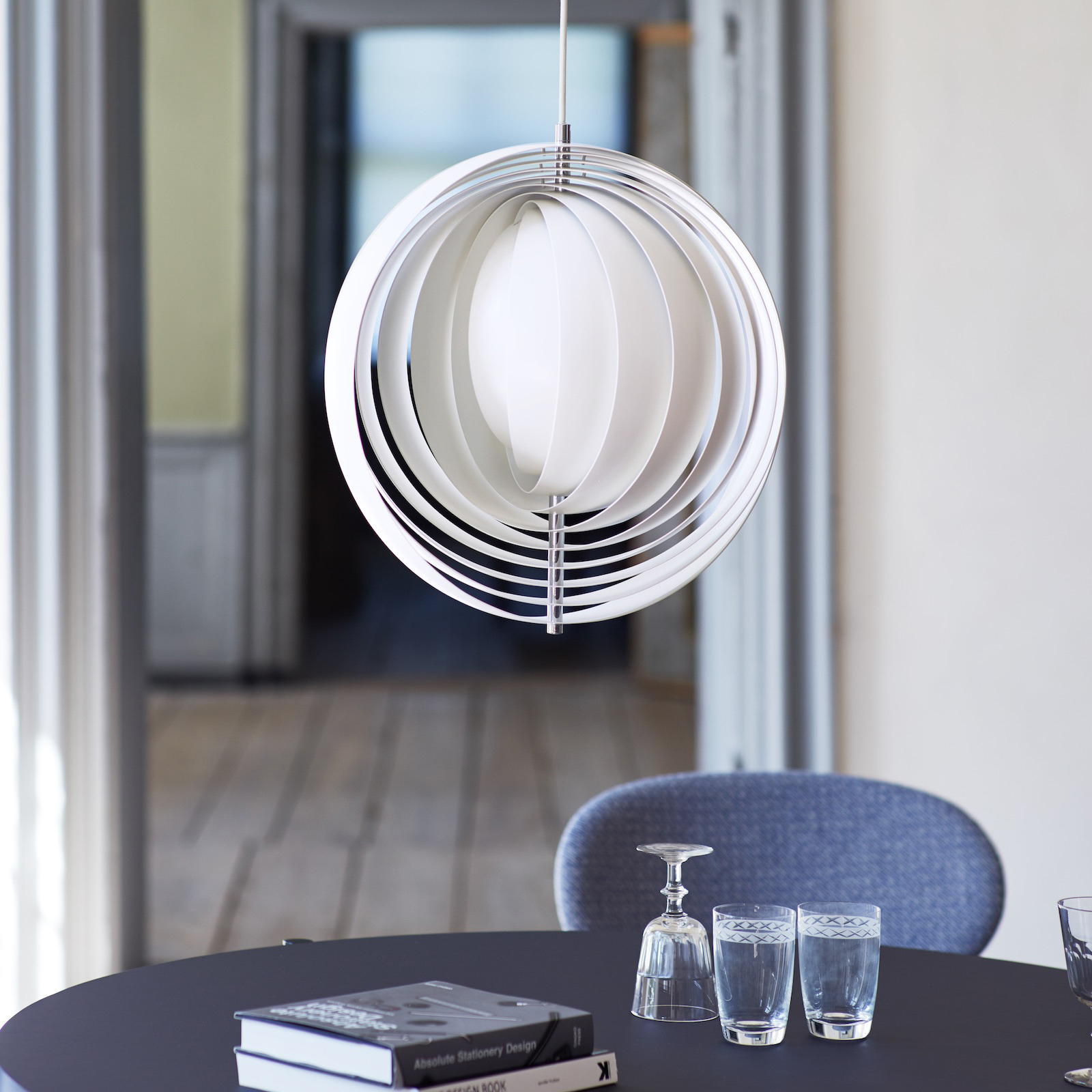 Lampa sufitowa Moon Ø44,5 cm | Verpan → NordicNest.pl