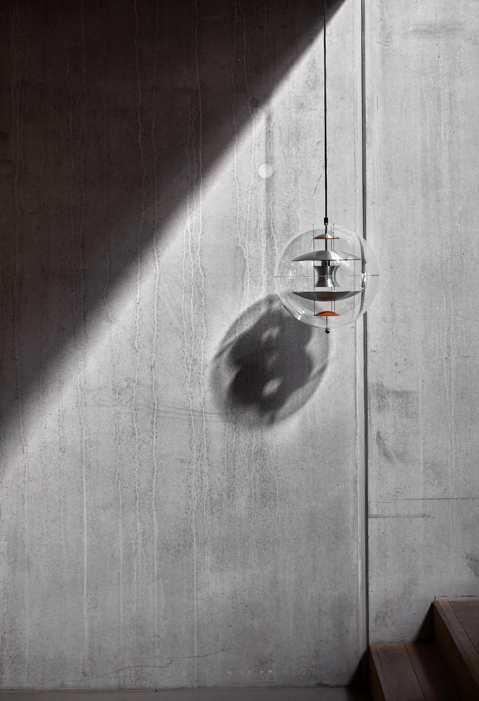 Lampa sufitowa VP Globe Brushed Alu, Ø40 cm Verpan