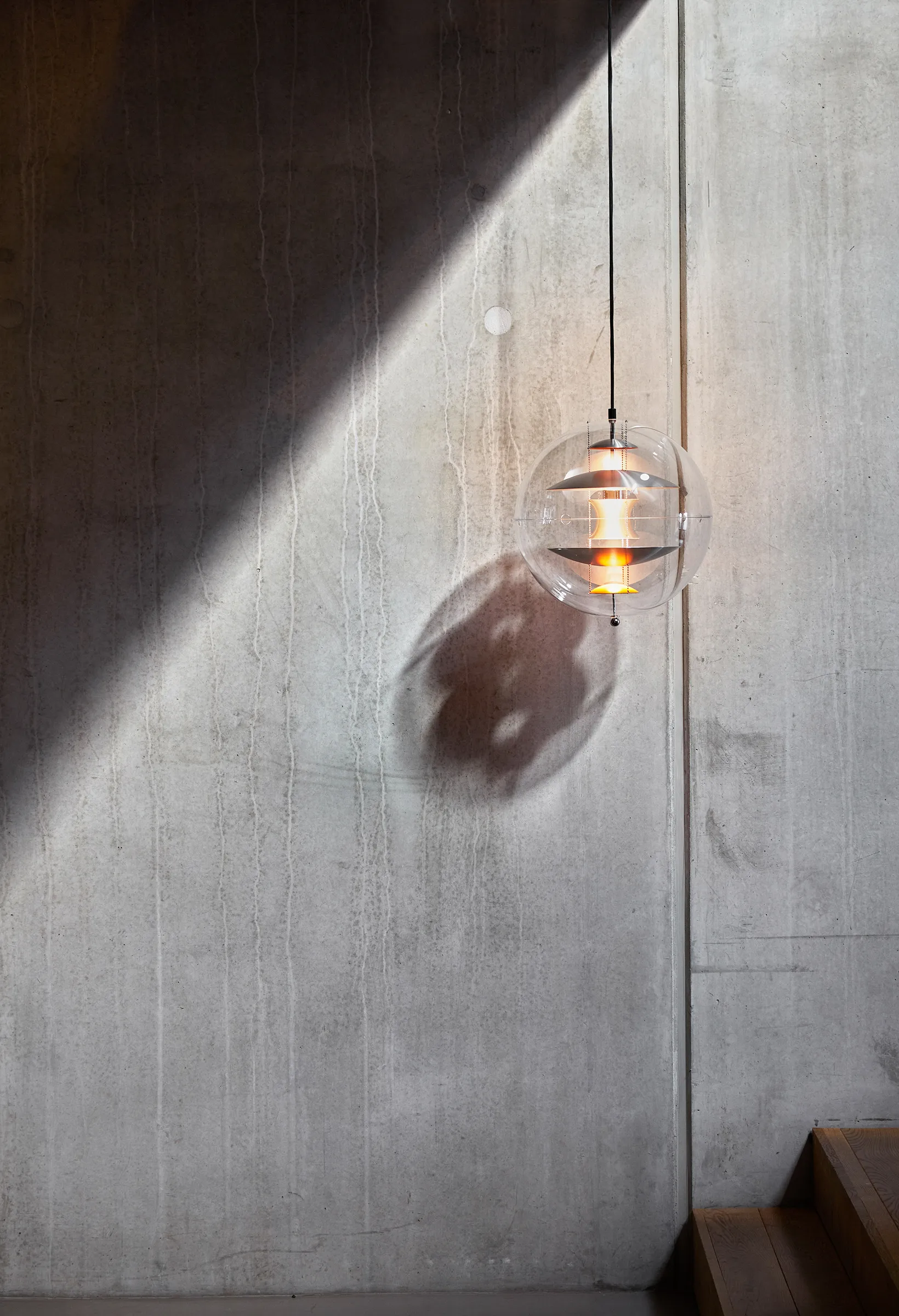 Lampa sufitowa VP Globe Brushed Alu, Ø40 cm Verpan