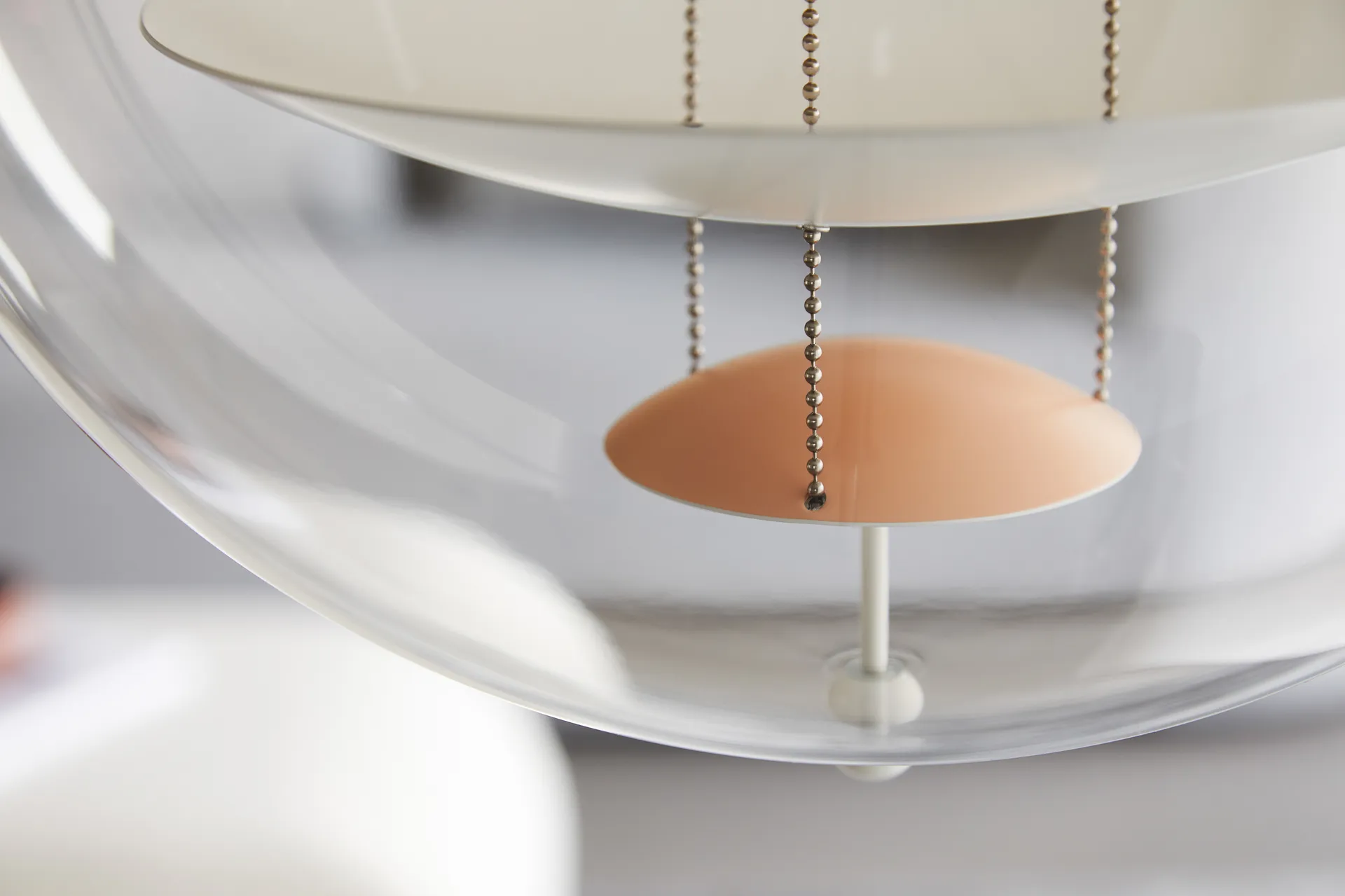 Lampa sufitowa VP Globe Warm Peach, Ø40 cm Verpan