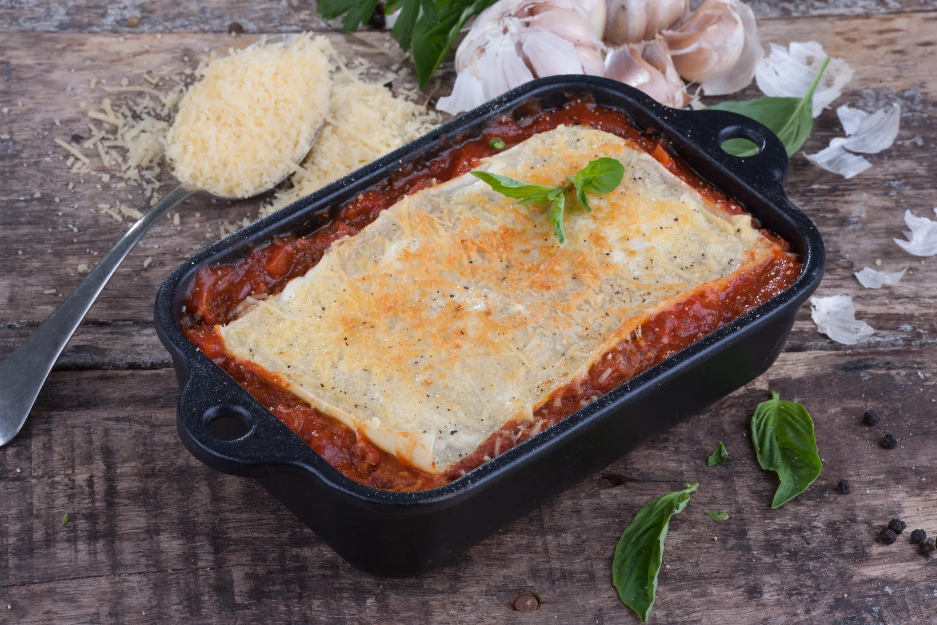 Emaliowana forma żeliwna do pieczenia 12x18 cm, Czarna Victoria